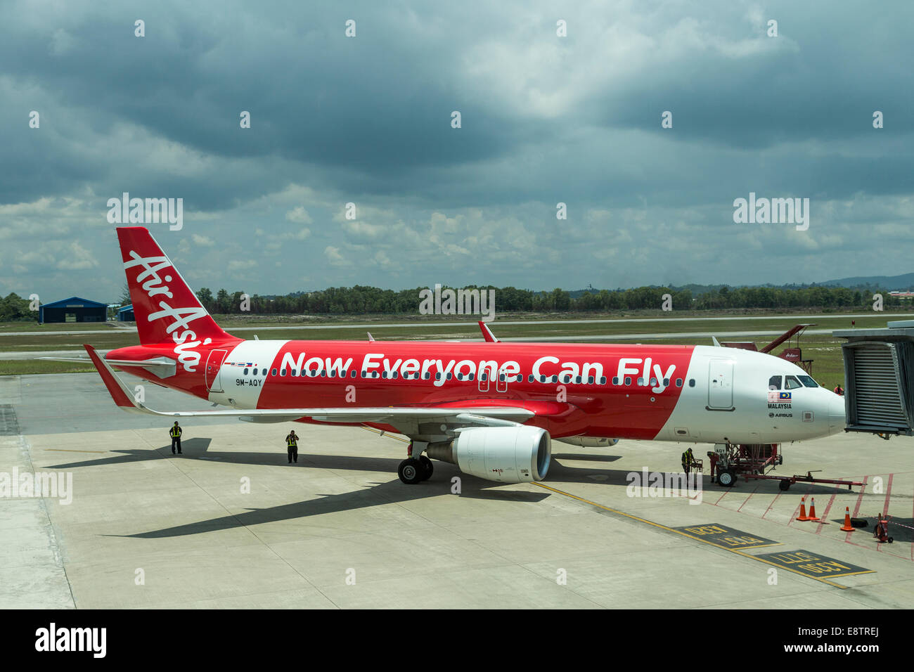 Air Asia Airbus auf Asphalt, Miri Flughafen, Malaysia Stockfoto