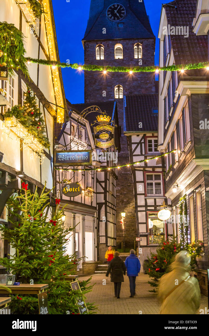 Weihnachtsmarkt in der historischen Altstadt von Hattingen, Deutschland