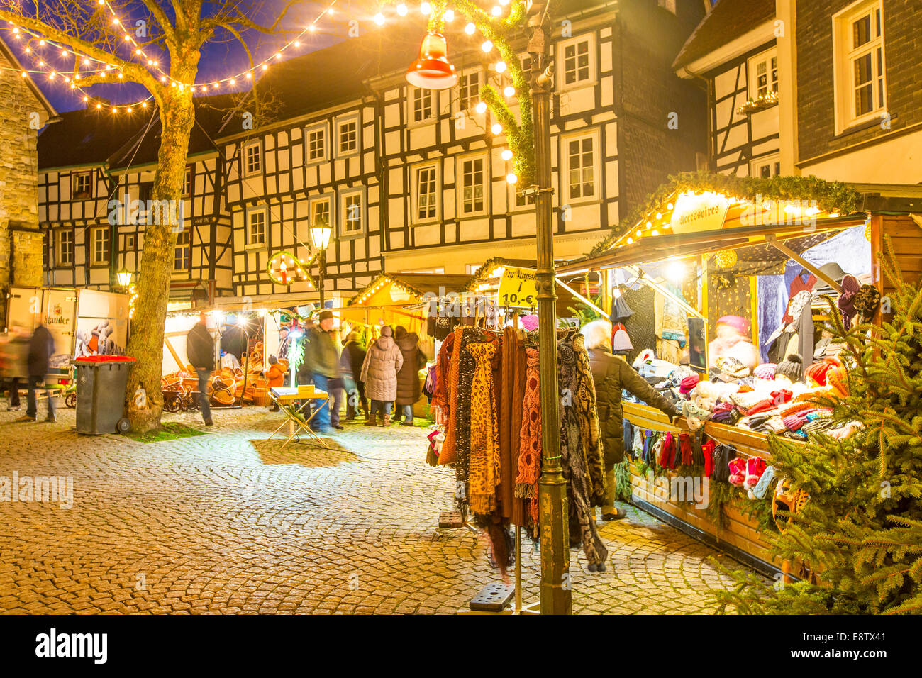 Weihnachtsmarkt in der historischen Altstadt von Hattingen, Deutschland