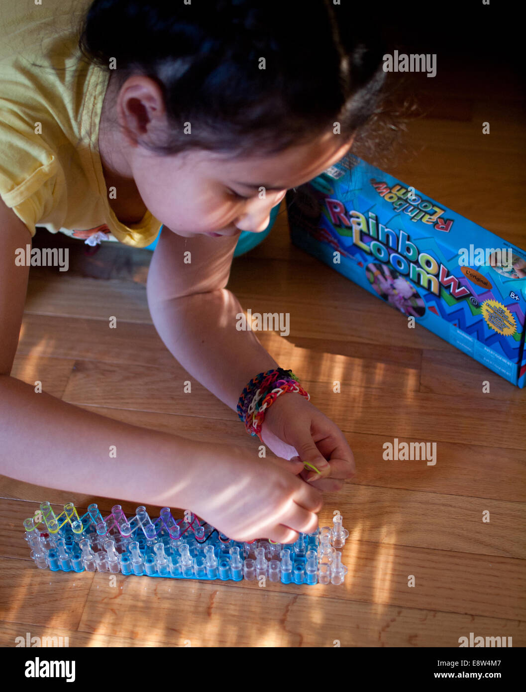 Regenbogen Webstuhl Spielzeug Webstuhl Stockfotos Und Bilder Kaufen Alamy