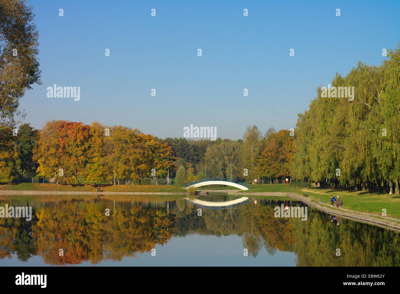 Park im goldenen Herbst Stockfoto