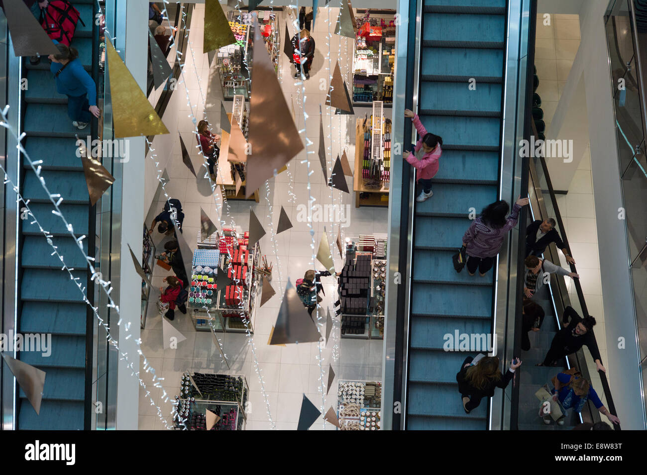 Fahrtreppen in einem Kaufhaus. Stockfoto