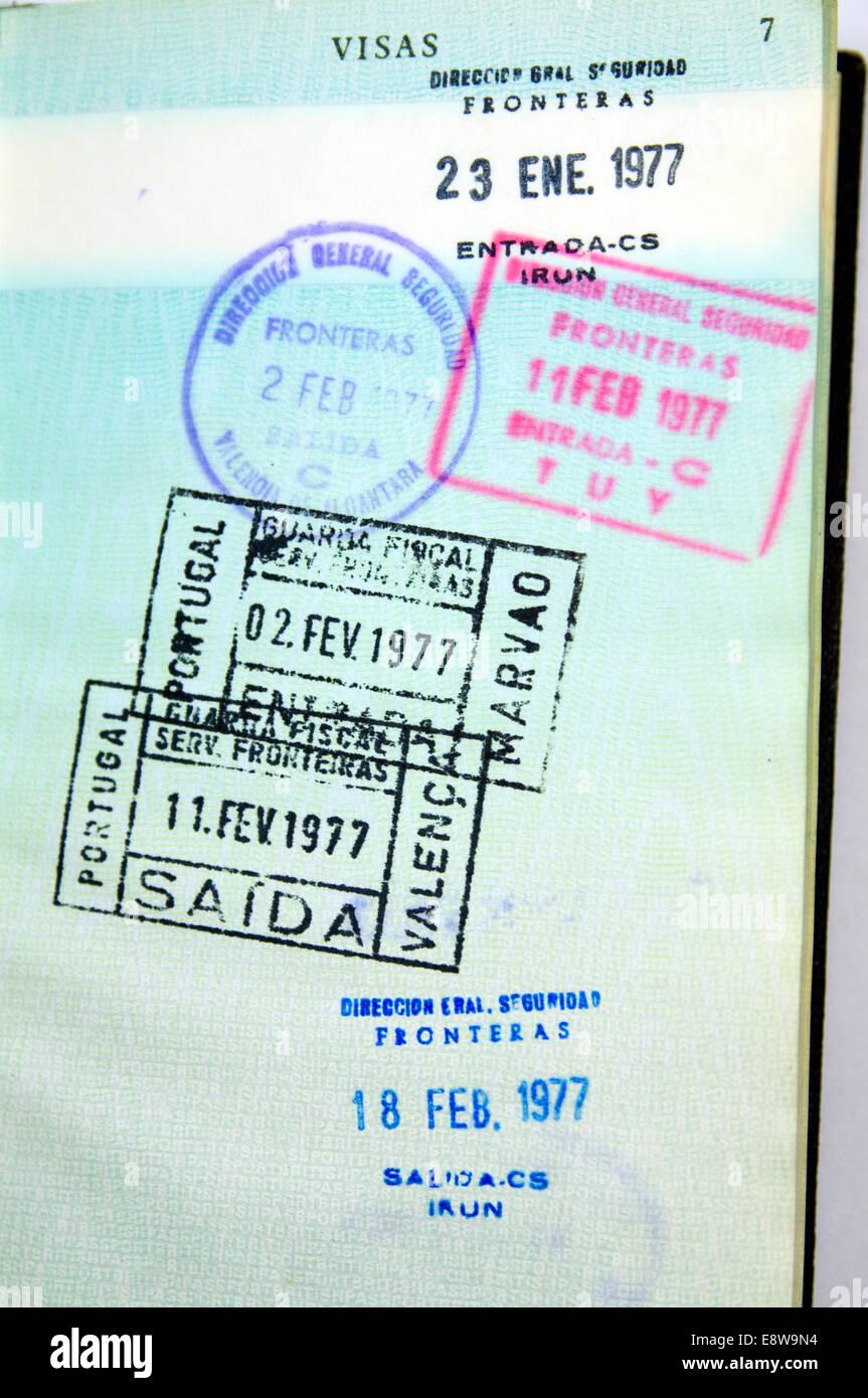 Alten britischen Reisepass mit Visum Briefmarken aus Spanien und Portugal Stockfoto