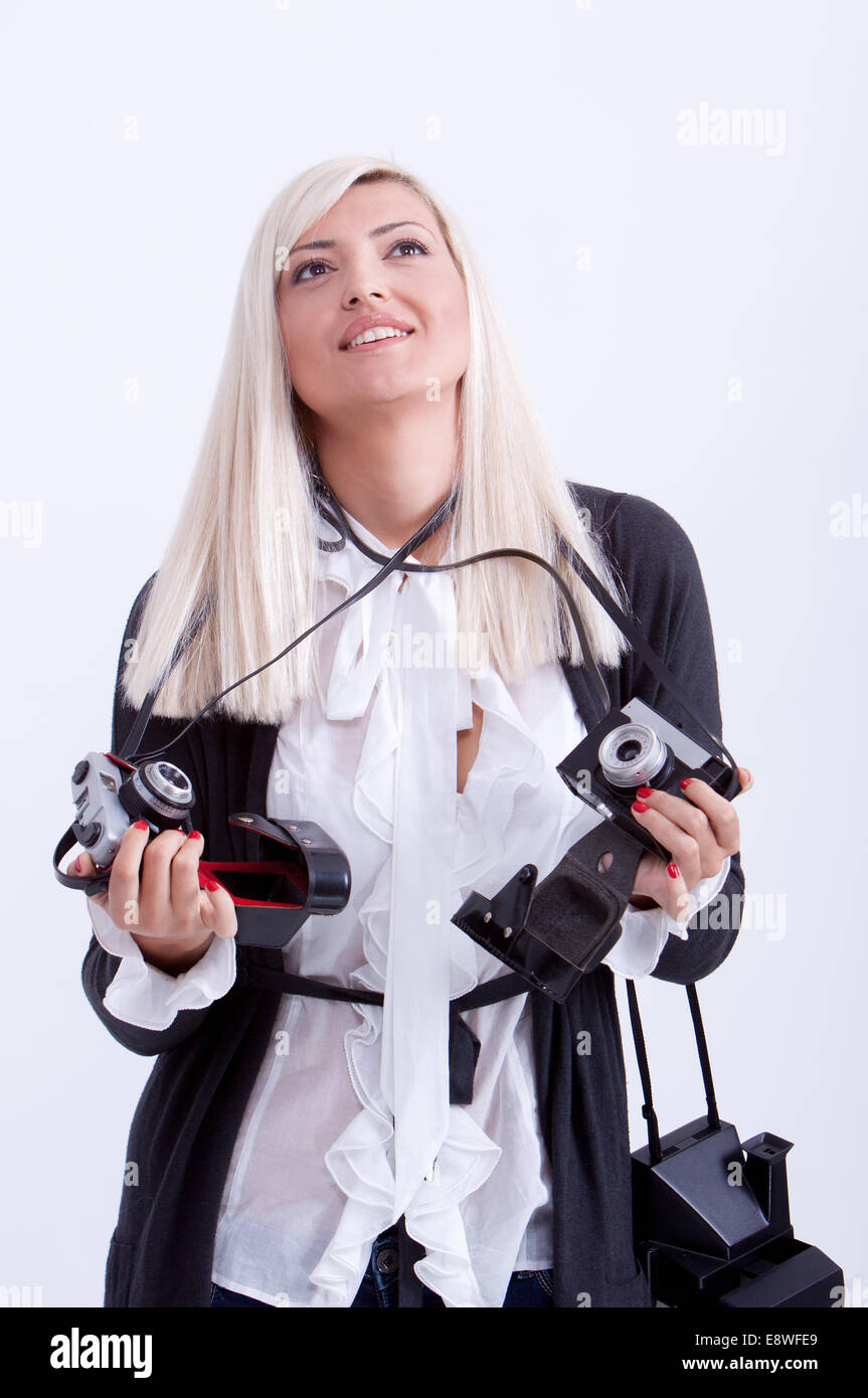 Blonde Frau in weißem Hintergrund fotografiert Stockfoto