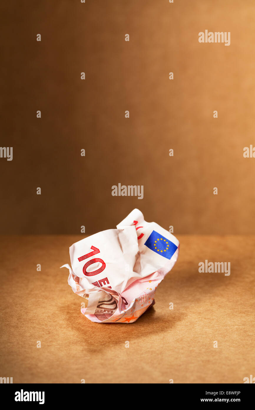 10-Euro-Schein auf Theke zerknittert Stockfoto