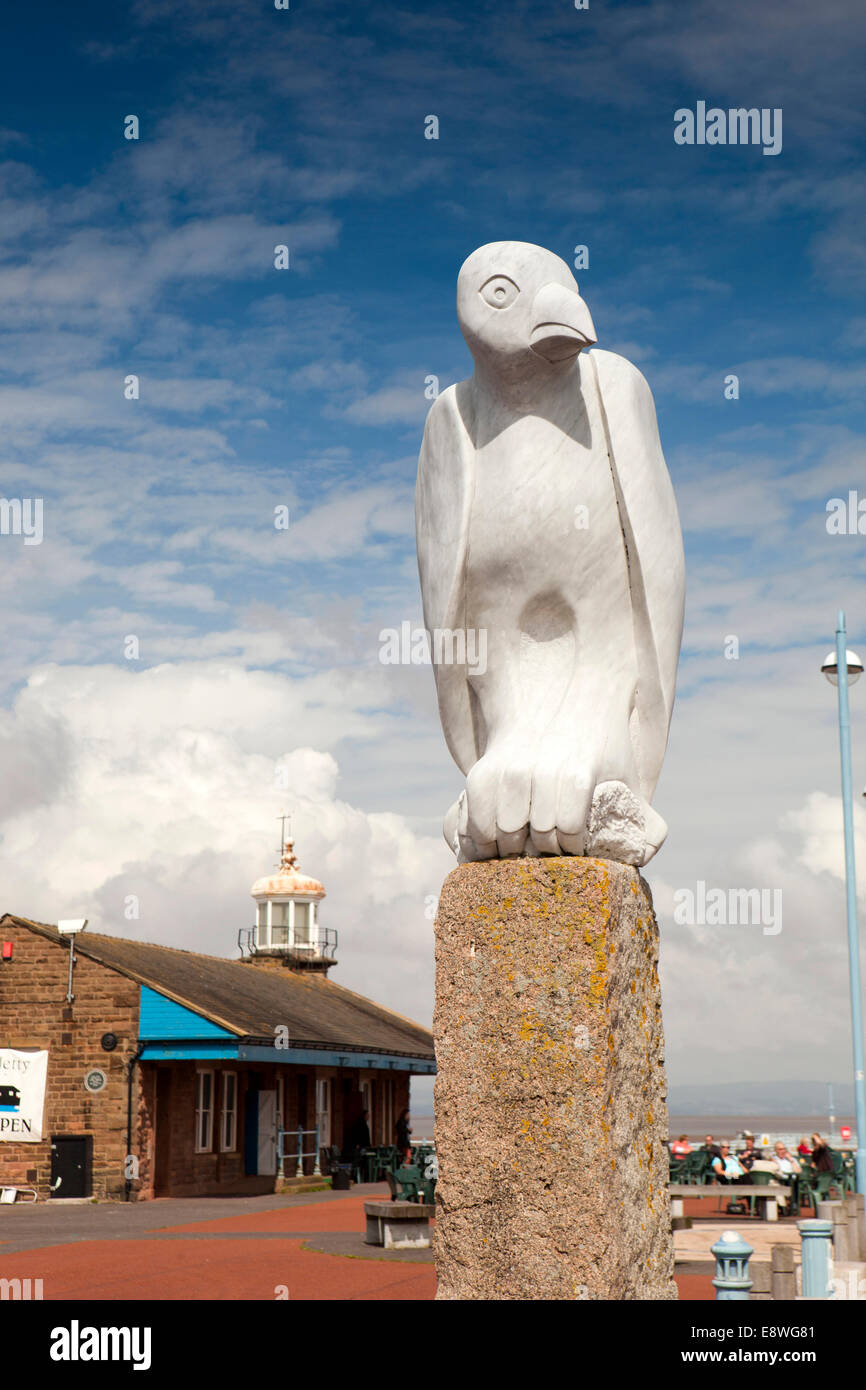 Großbritannien, England, Lancashire, Morecambe, Stein-Steg, Tern Projekt, mythischer Vogel Skulptur Stockfoto
