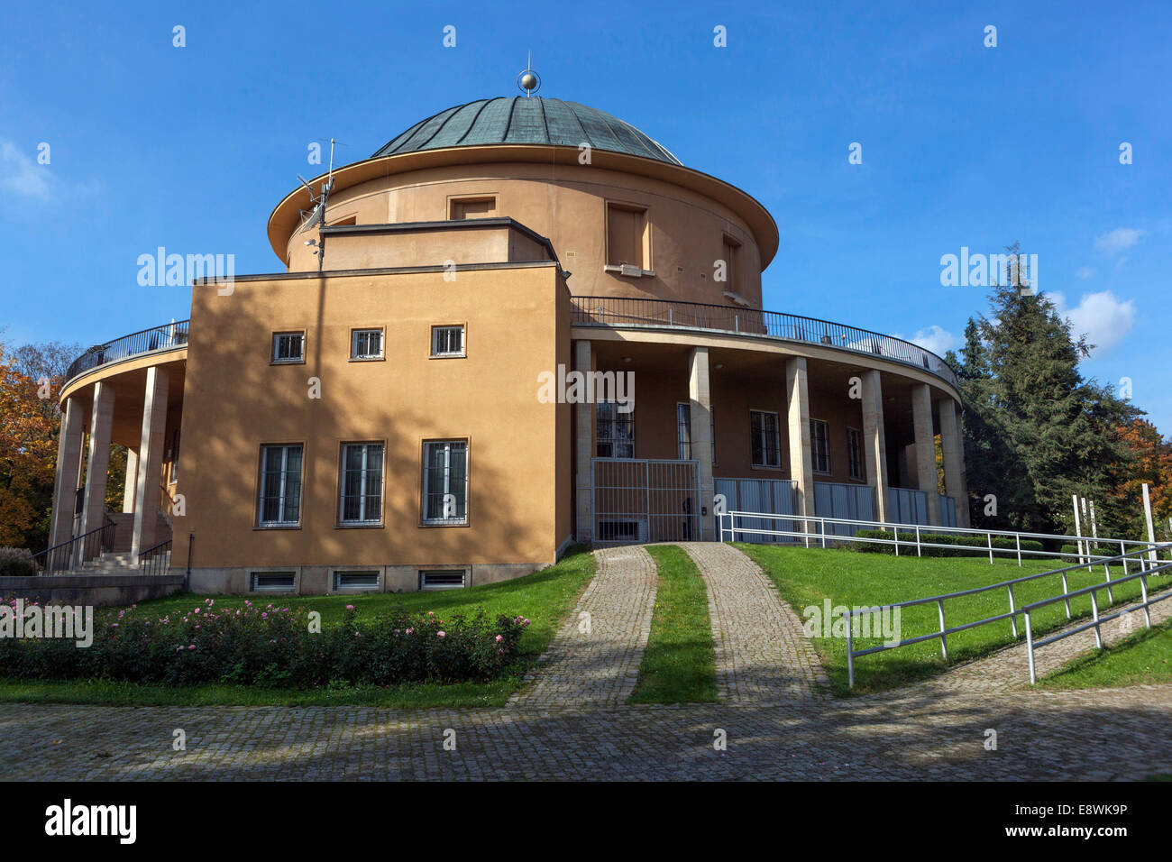 Stromovka Prag Holesovice Planetarium im Stadtpark Stockfoto