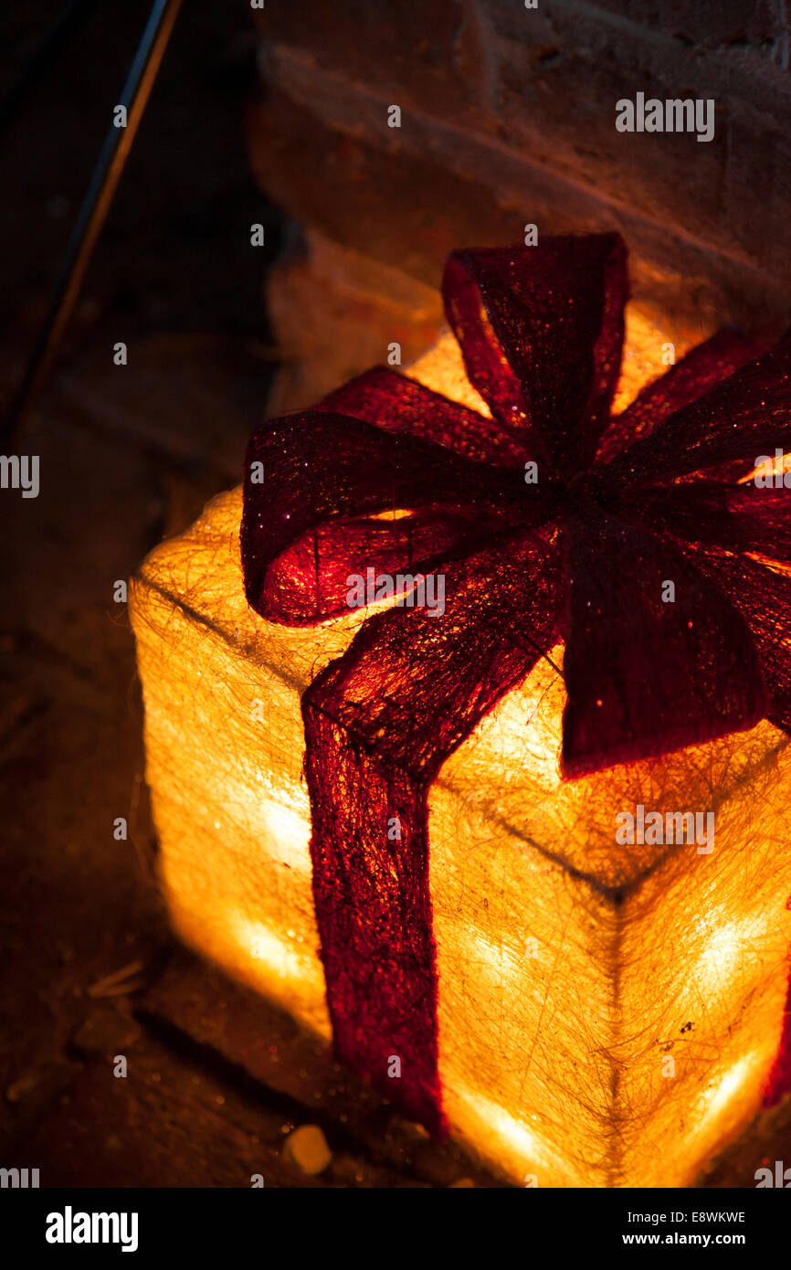 Festliche Geschenk verpackt Weihnachten Lampe Stockfoto