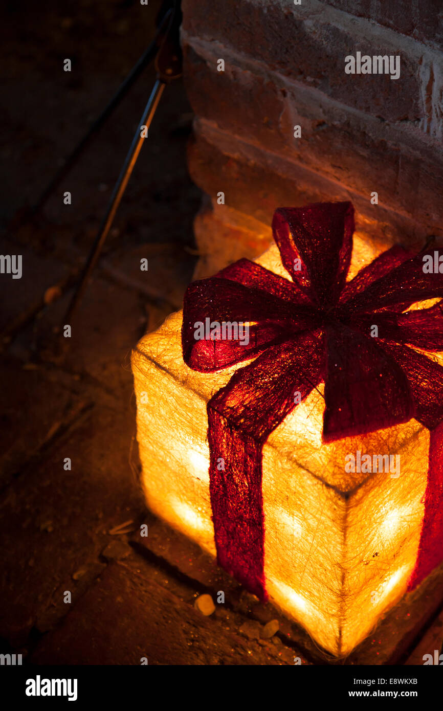 Festliche Geschenk verpackt Weihnachten Lampe Stockfoto