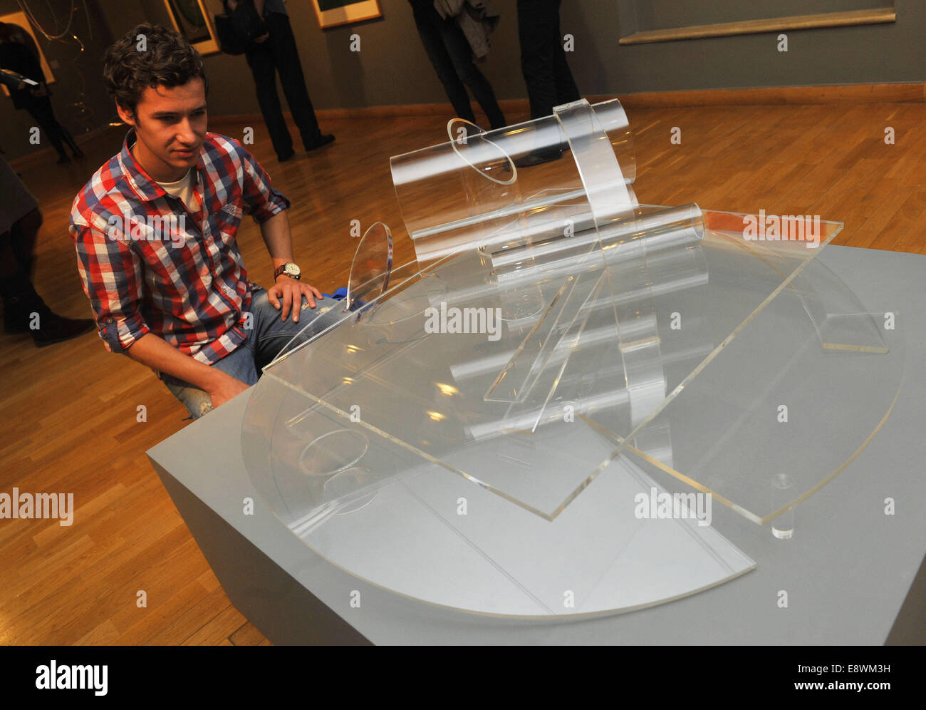 Ausstellung von Zeichnungen, Grafiken und Skulpturen von Karel Malich benannt innere Licht statt in Olomouc Kunstmuseum, Tschechische Republik, 15. Oktober 2014. (CTK Foto/Ludek Perina) Stockfoto