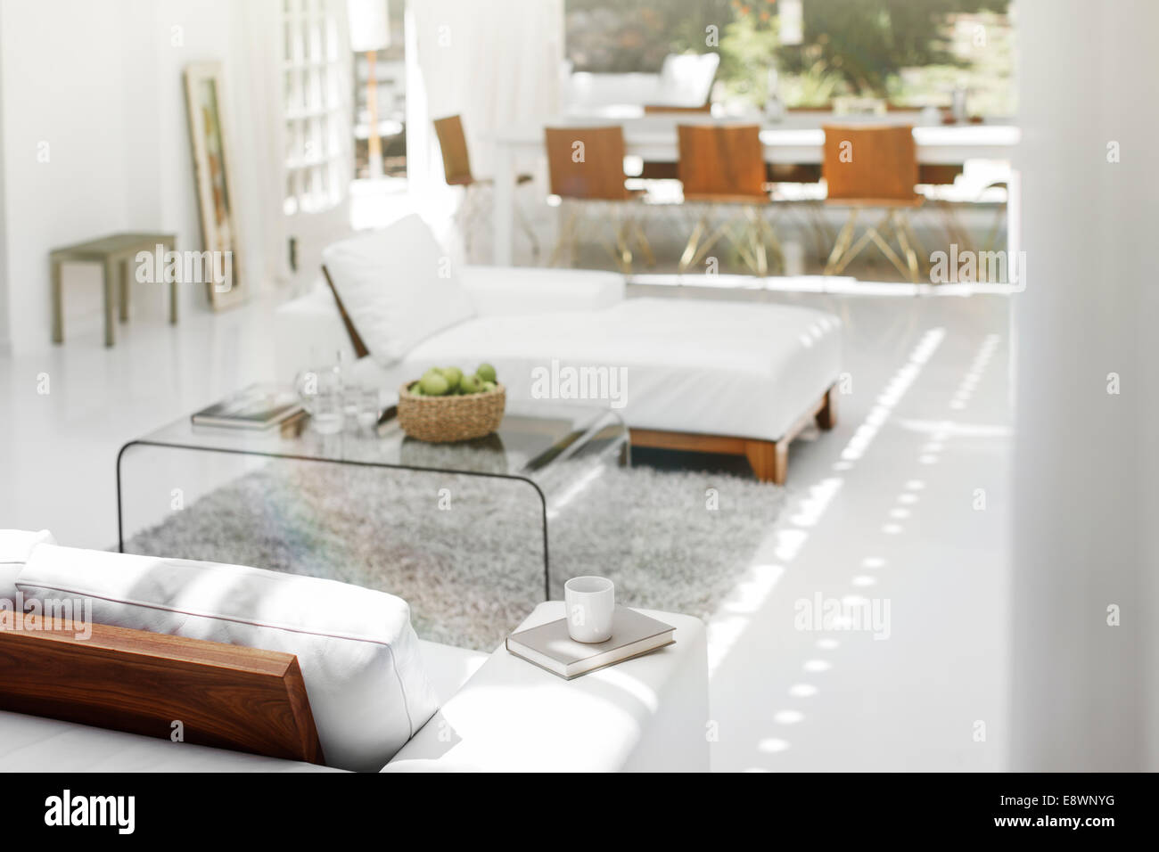 Sofas, Couchtisch und Teppich in moderne Wohnzimmer Stockfoto, Bild ... Sofas, Couchtisch und Teppich in moderne Wohnzimmer Stockfoto, Bild ...