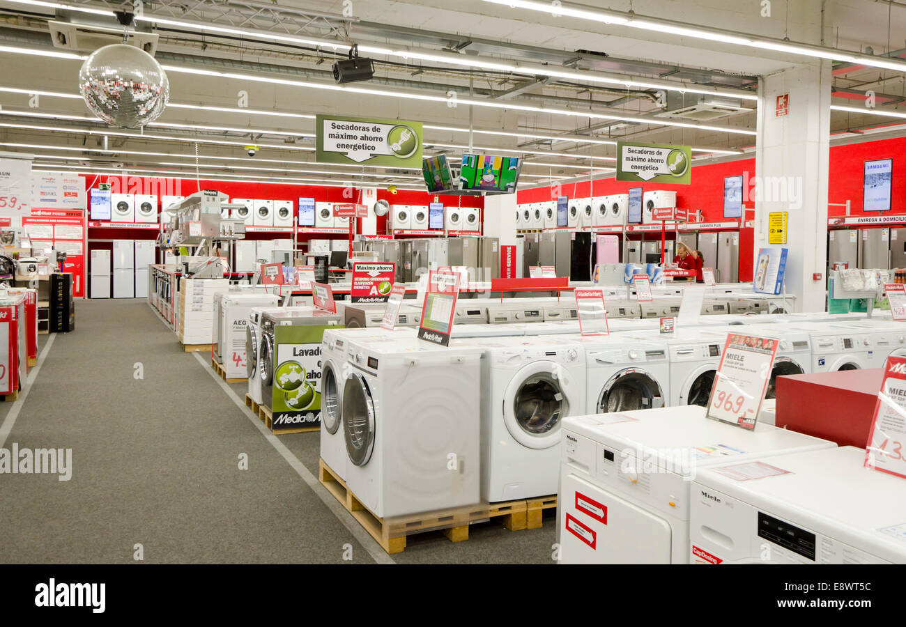 Media Markt MediaMarkt Waschmaschinen speichern SB-Warenhaus der Haushalts- und elektronische Geräte in Malaga, Spanien. Stockfoto