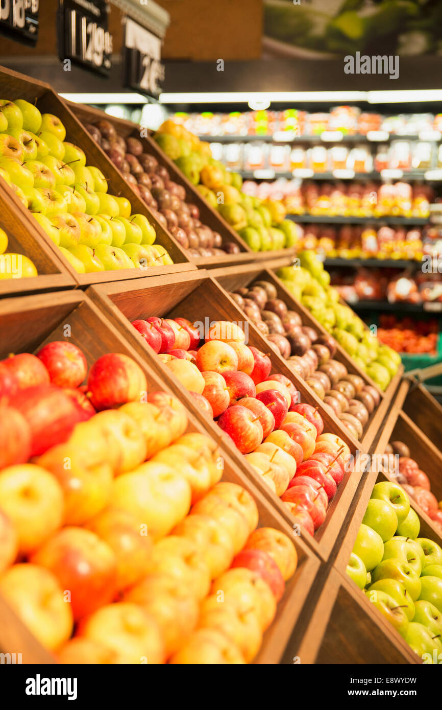 Nahaufnahme von Obst in Gemüseabteilung Lebensmittelgeschäft Stockfoto