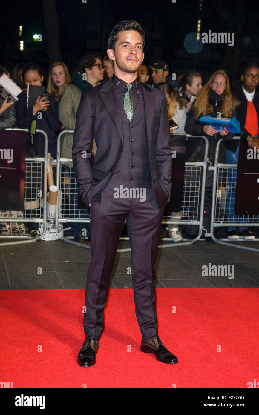 Jonathan Bailey besucht auf 14.10.2014 im ODEON Leicester Square, London das TESTAMENT von Jugend Weltpremiere auf der BFI London Film Festival Herzstück Gala unterstützt durch The Mayor of London. Personen im Bild: Jonathan Bailey. Bild von Julie Edwards Stockfoto