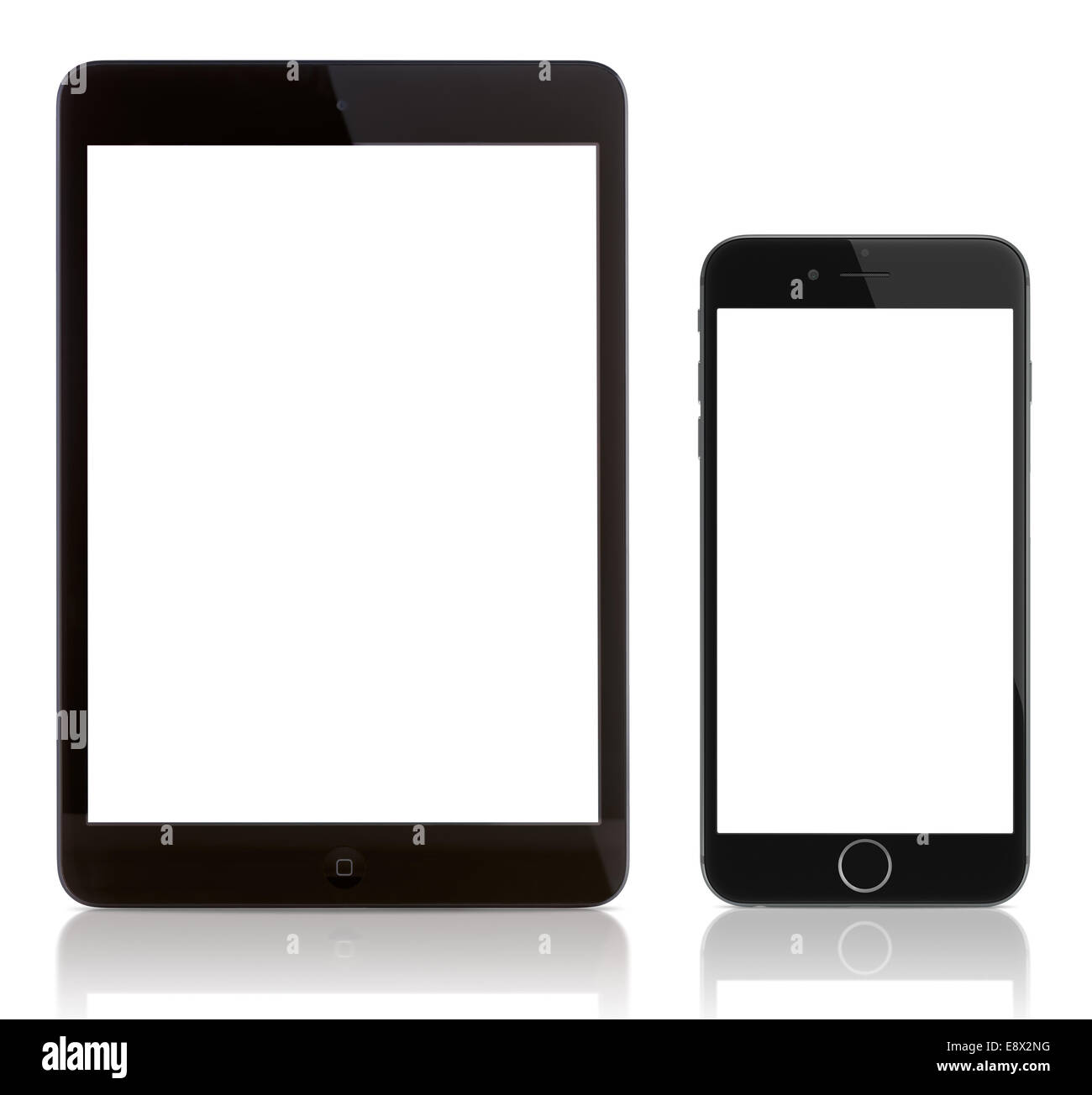 iPad Mini und iPhone 6 Plus auf weiß. Leerer Bildschirm auf dem iPhone 6 und iPad. Stockfoto