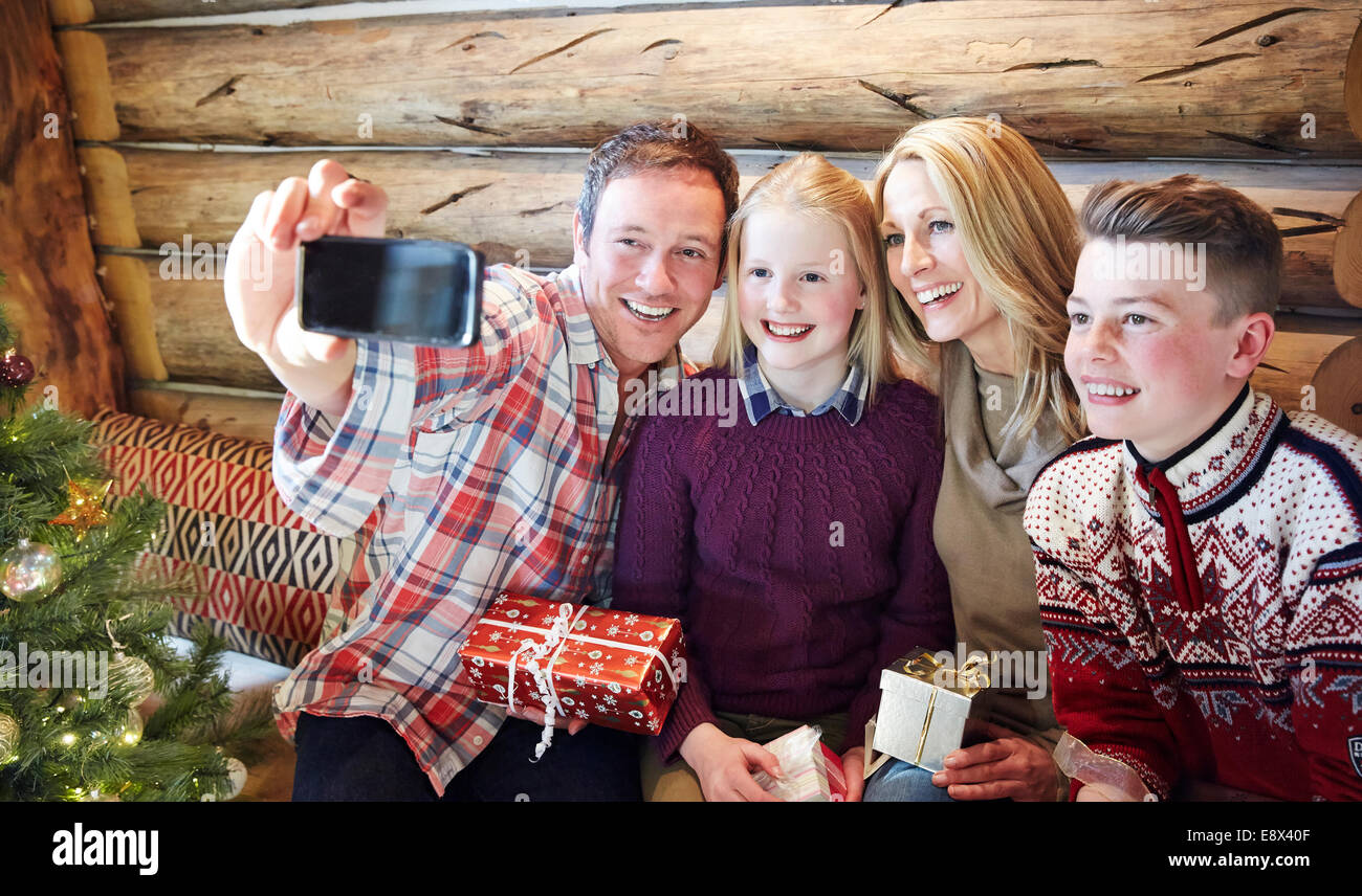 Familie unter Bild gemeinsam auf Weihnachten Stockfoto