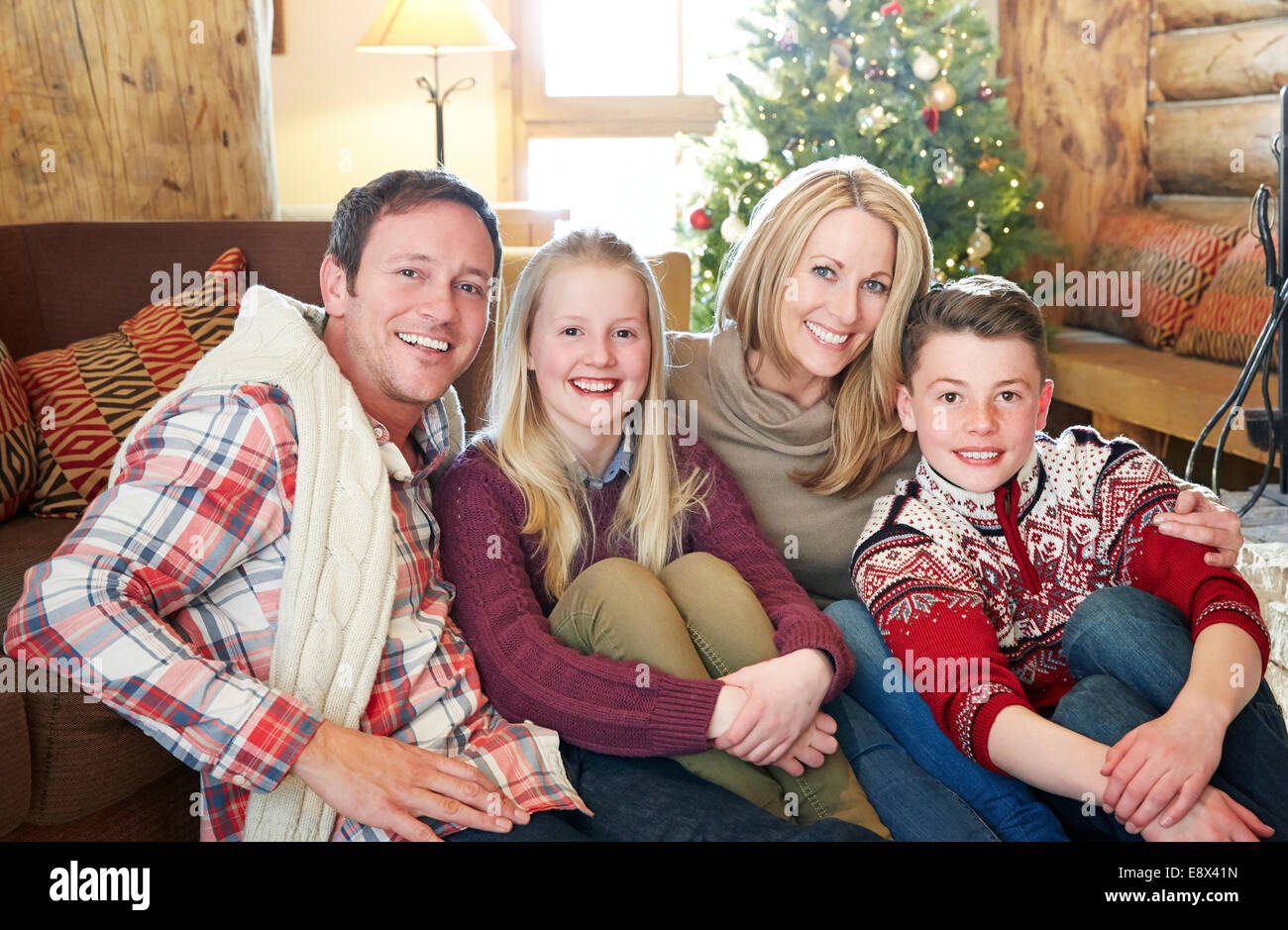 Familie Zusammensitzen im Wohnbereich Stockfoto