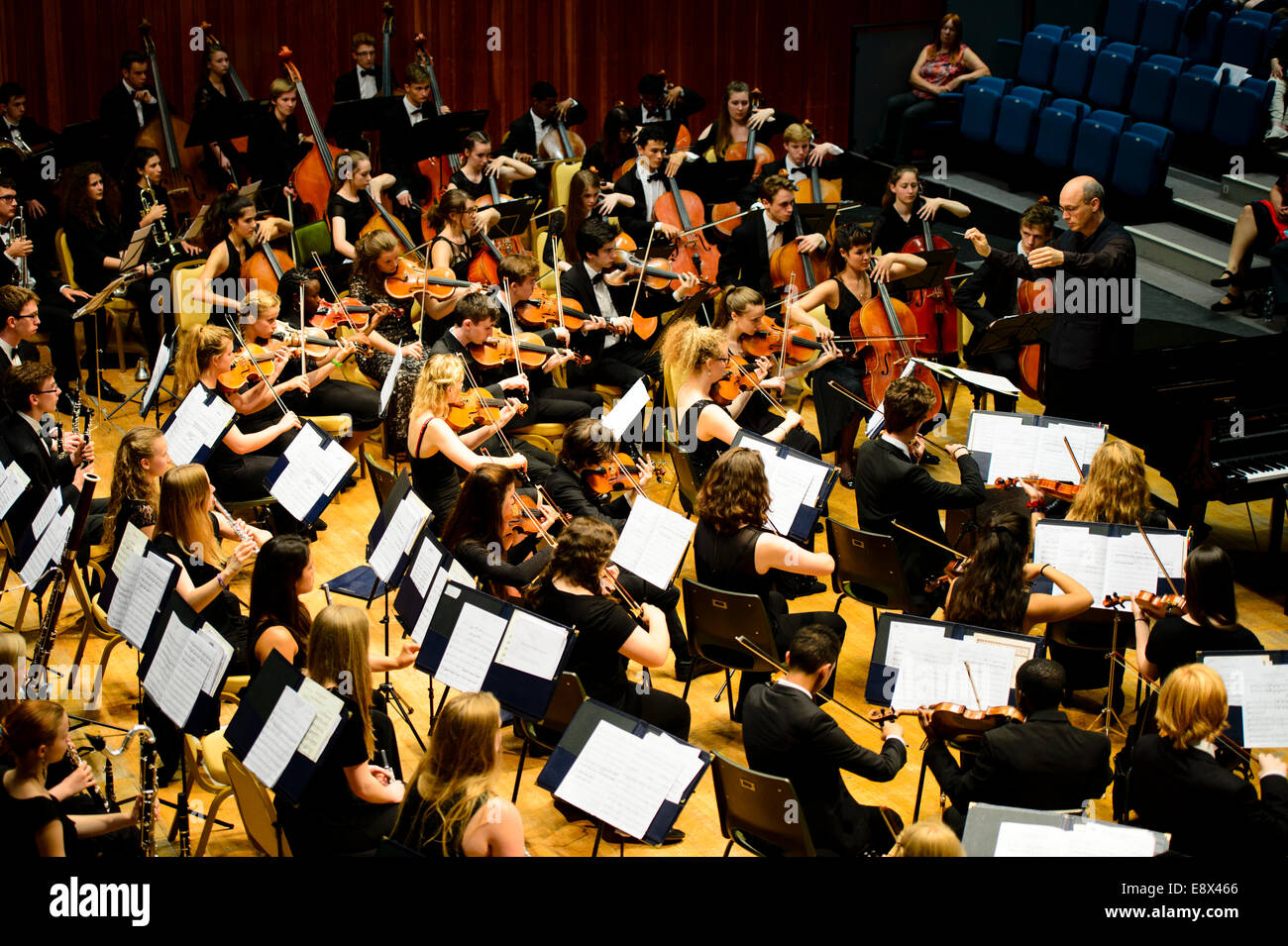 Die Londoner Schulen Symphony Orchestra erklingt in Aberystwyth MusicFest 2014 Stockfoto