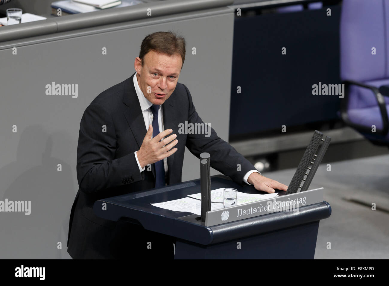 Berlin, Deutschland. 16. Oktober 2014. Lieferung einer Regierungserklärung durch die Bundeskanzlerin Angela Merkel - an dem ASEM-Gipfel am 16./17. Oktober 2014, an den Europäischen Rat am 23./24. Oktober 2014 und für den Euro-Gipfel am 24. Oktober 2104 in Brüssel - im Bundestag am 16. Oktober 2014 in Berlin, Deutschland. : Bildnachweis Thomas Oppermann (SPD): Reynaldo Chaib Paganelli/Alamy Live-Nachrichten Stockfoto