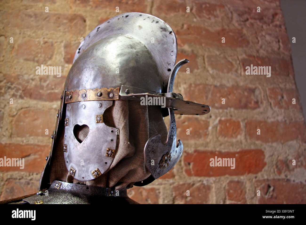 Der Helm ein mittelalterlicher Krieger Stockfoto