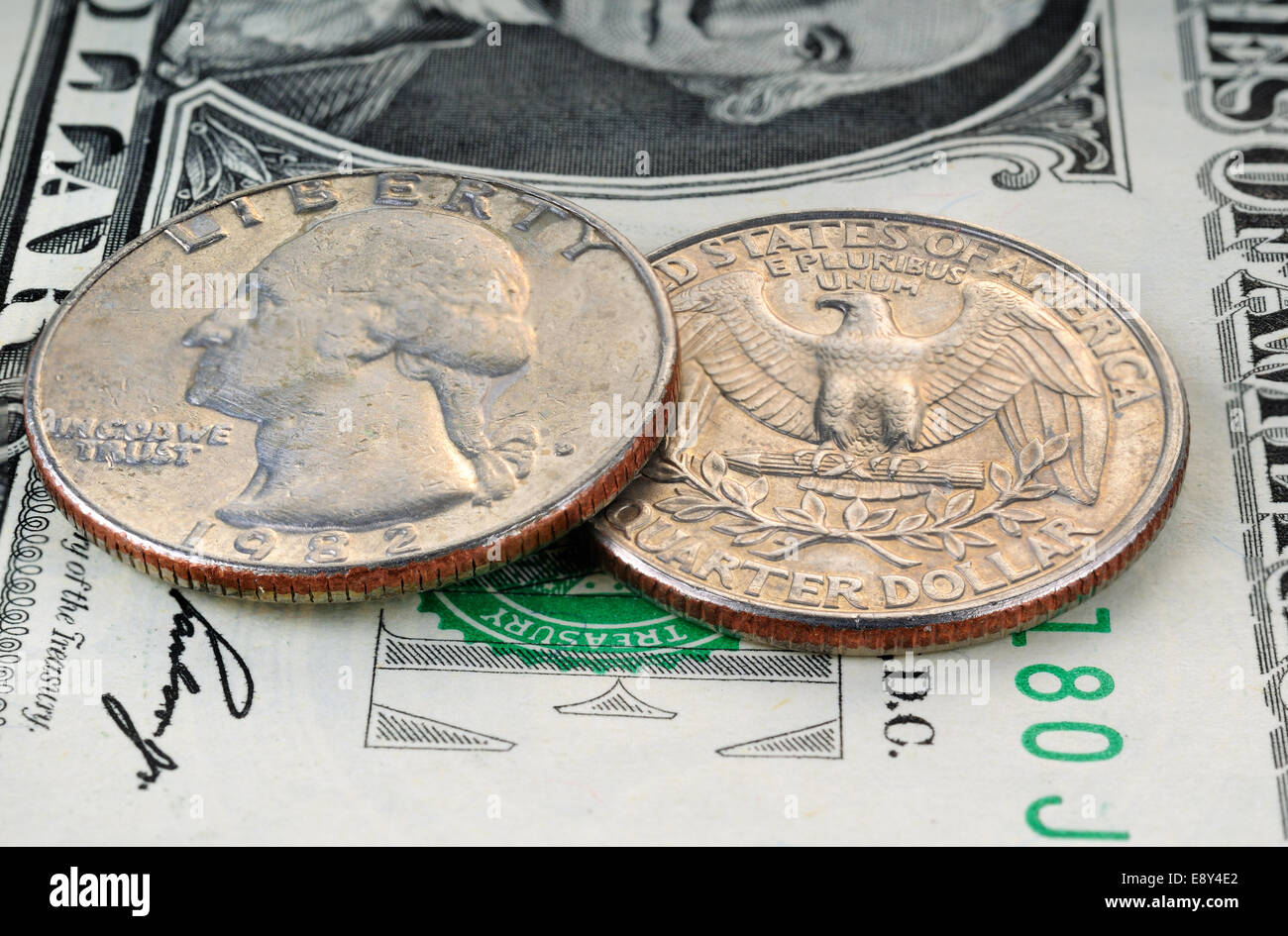 1-Dollar-Banknote und 25 Cent Stockfoto