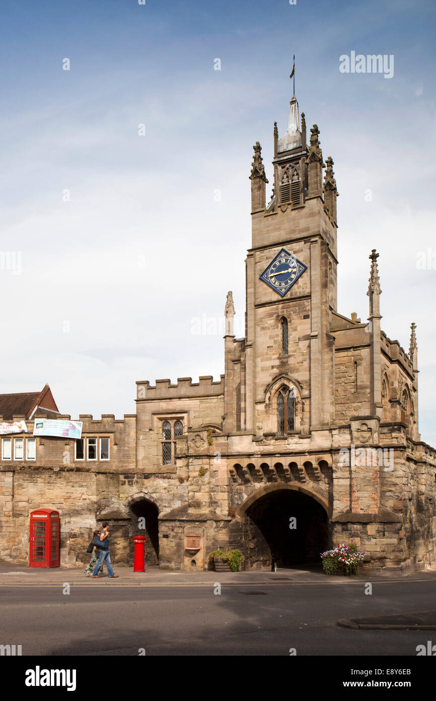 Großbritannien, England, Warwickshire, Warwick, St.-Peter Kapelle über Eastgate Stockfoto