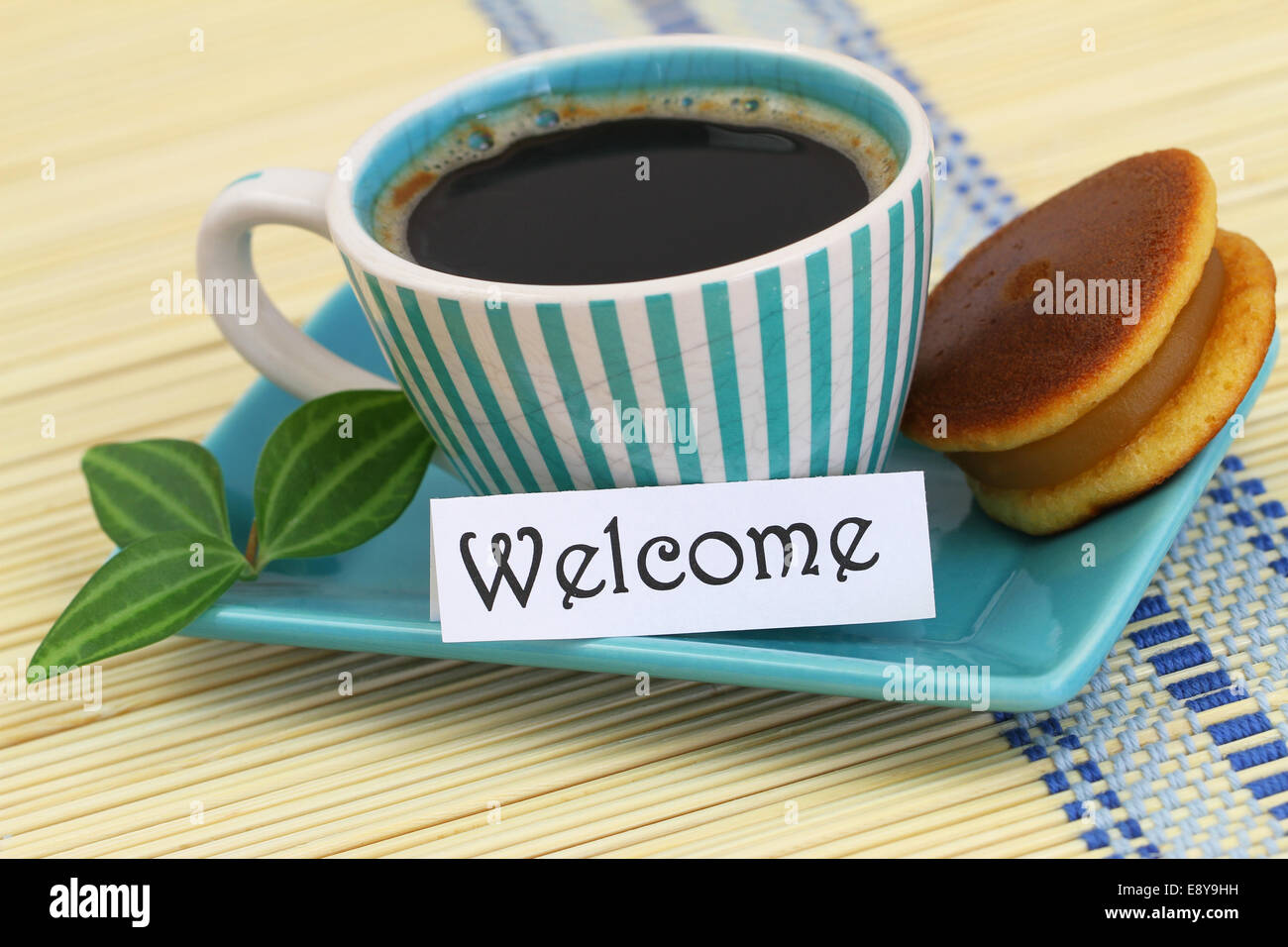 WelcomeCard mit Kaffee und Cookies Stockfoto