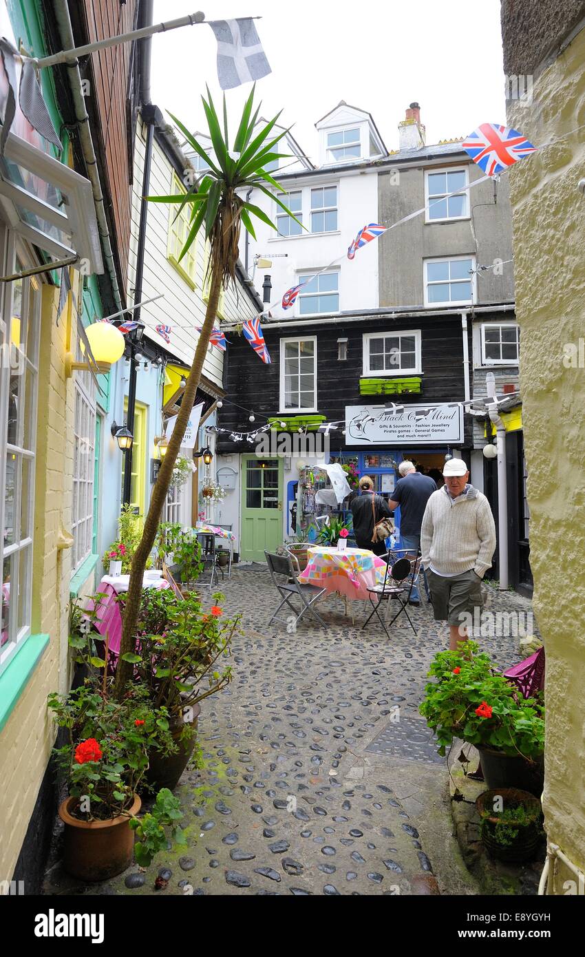 Souvenirläden und Cafés in Cyril Noall Quadrat St. Ives Cornwall England uk Stockfoto