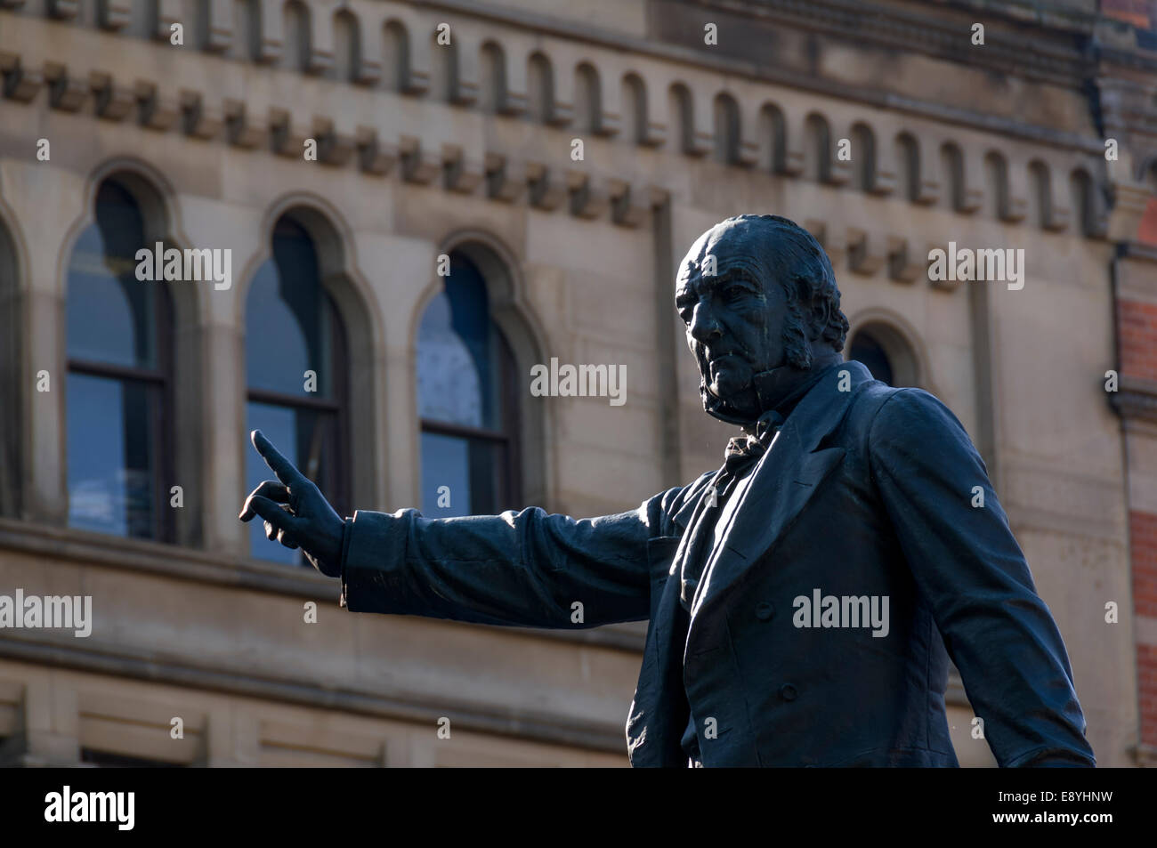 Statue von William Ewart Gladstone, Albert Square, Manchester, England, Vereinigtes Königreich. Stockfoto