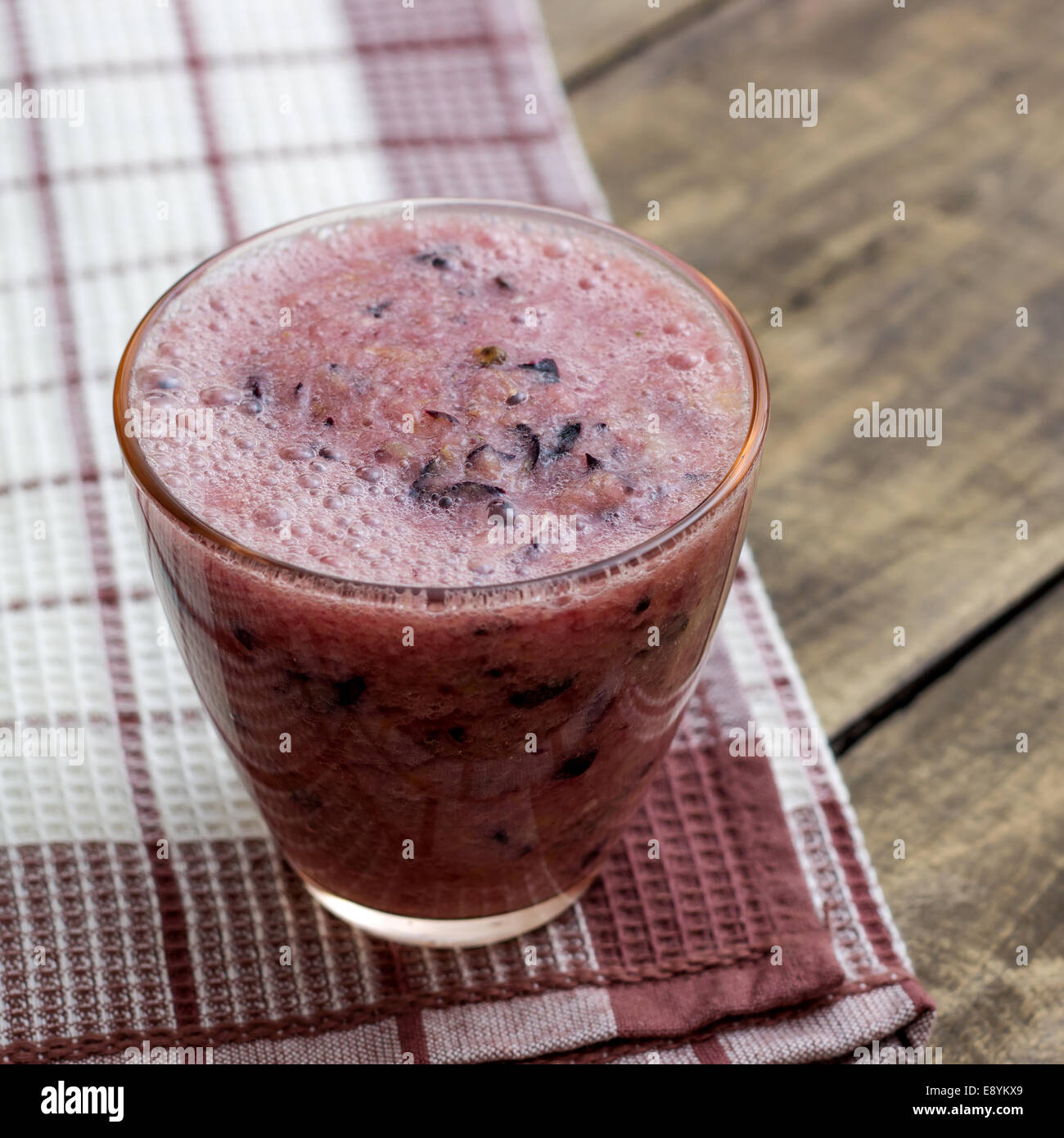 Bio Heidelbeere Smoothy gemacht mit frischen Zutaten Stockfoto
