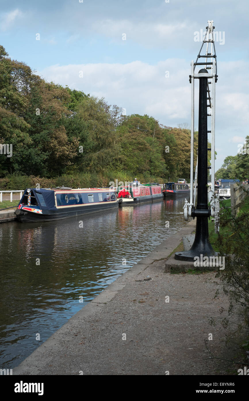 Kanal-Seite-Kran an der Trent und Mersey Kanal bei Fradley Staffordshire England Vereinigtes Königreich Großbritannien Stockfoto