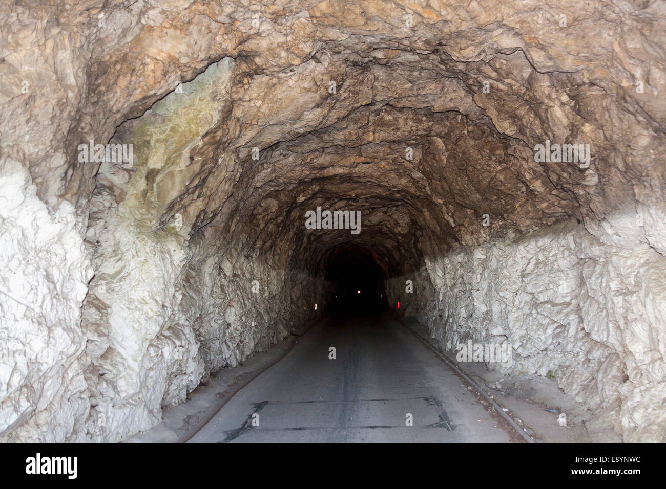 Tunnel aus Pitve nach Zavala, Insel Hvar, Kroatien Stockfoto, Bild