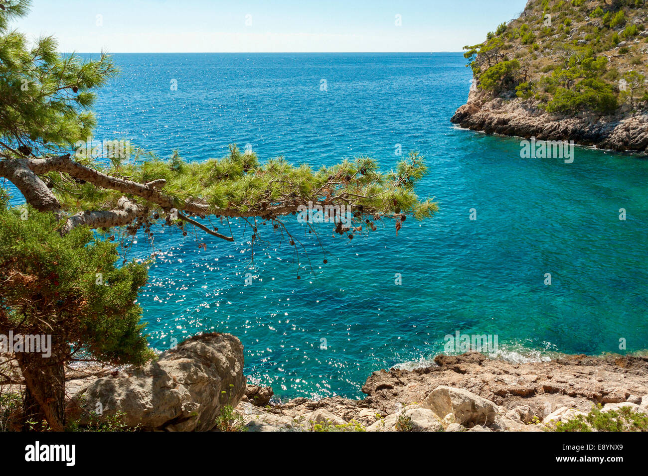 Lucisca-Bucht in der Nähe von Sveta Nedilja Dorf, Insel Hvar, Kroatien Stockfoto