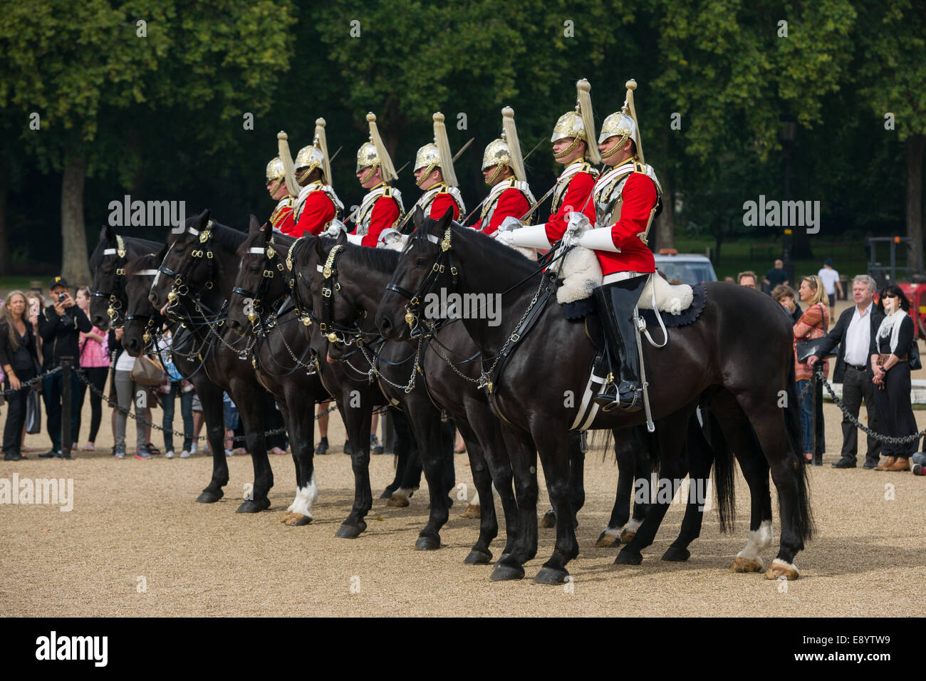 Montiert Soldaten der Household Cavalry, Life Guards Regiment, Horse Guards Parade, London, England Stockfoto