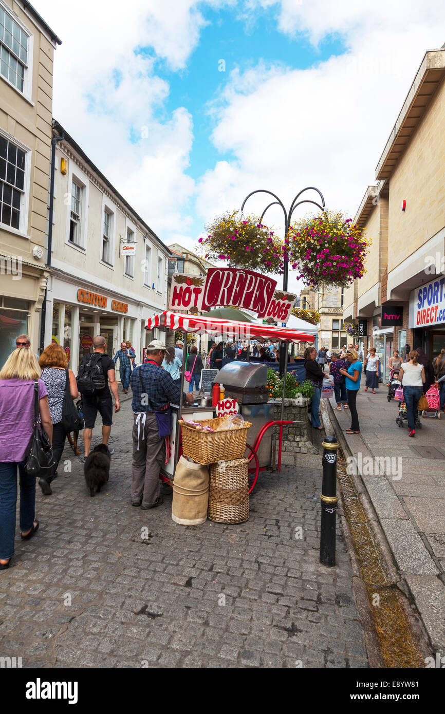 Crepe Crepes Stand verkaufen Essen Hotdogs auf Straße Truro Cornwall Cornish Warenkorb UK England Stockfoto