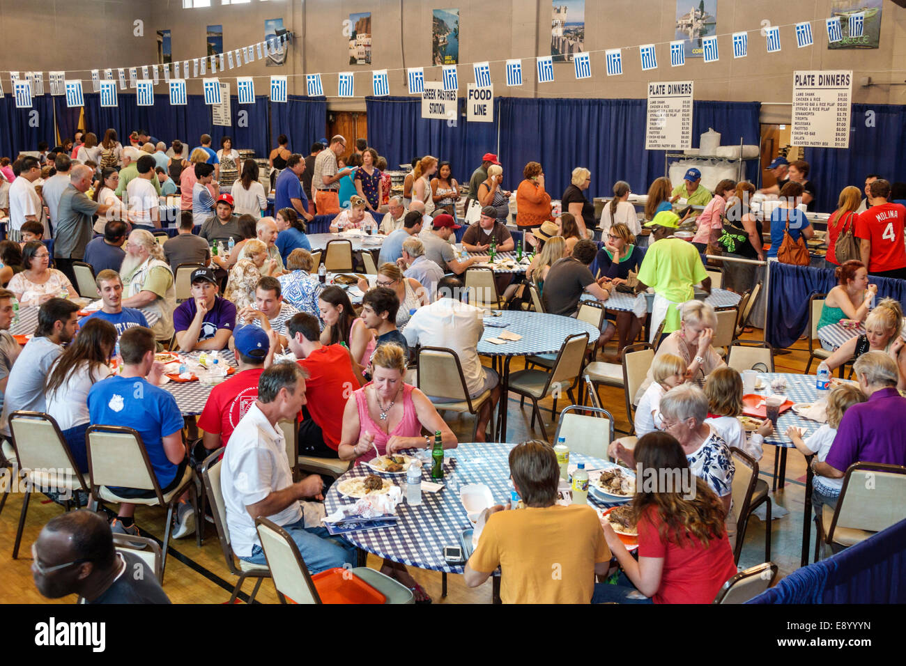 Saint St. Louis Missouri, West End, St. Nichola Griechisch-Orthodoxe Kirche, St. Louis Greek Festival, jährliche Veranstaltung, Speisesaal, ethnische Küche, Erwachsene Erwachsene Männer Stockfoto
