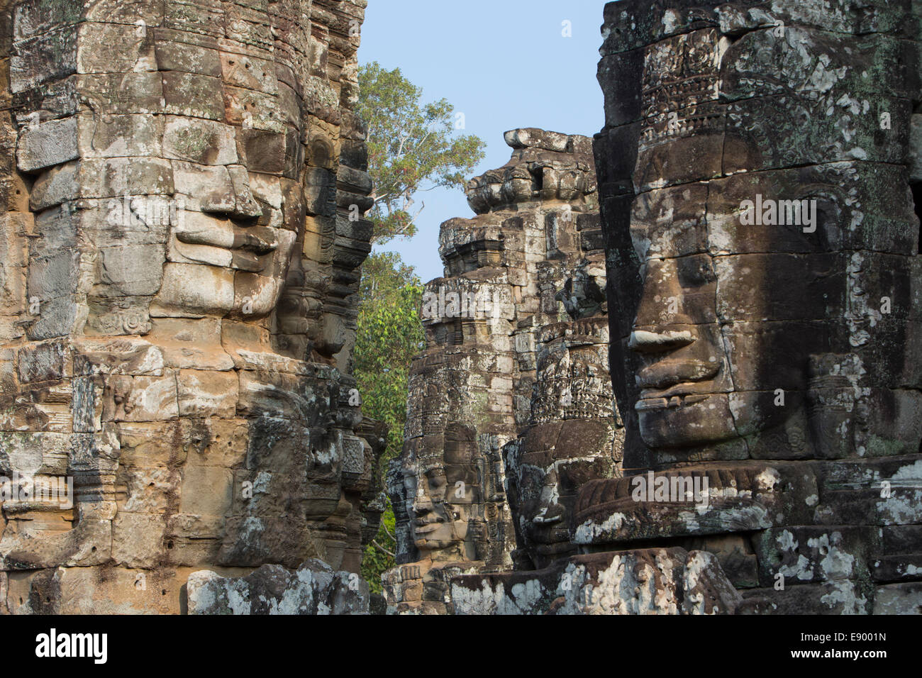Riesigen buddhistischen Gesichter am Bayon-Tempel in Angkor, Kambodscha Stockfoto