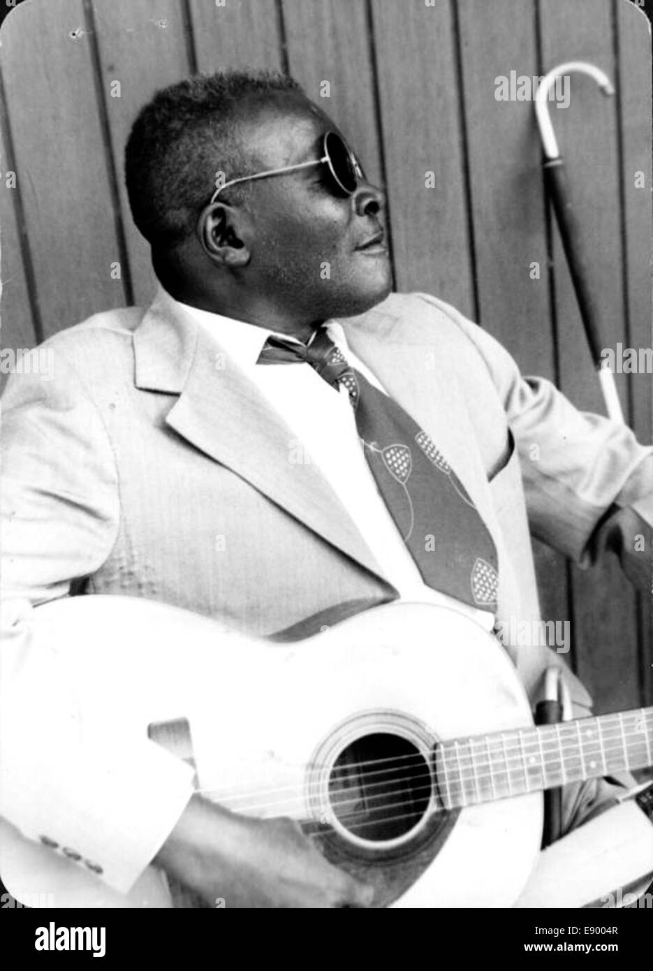 Ein Foto von Reverend N.L. Williams beim Florida Folk Festival, das seine Teilnahme an diesem kulturellen Ereignis zeigt, das die Traditionen und das Erbe Floridas feiert. Das Bild fängt den Geist des Volksfestes und die Ehrfurcht von Williams ein. Stockfoto