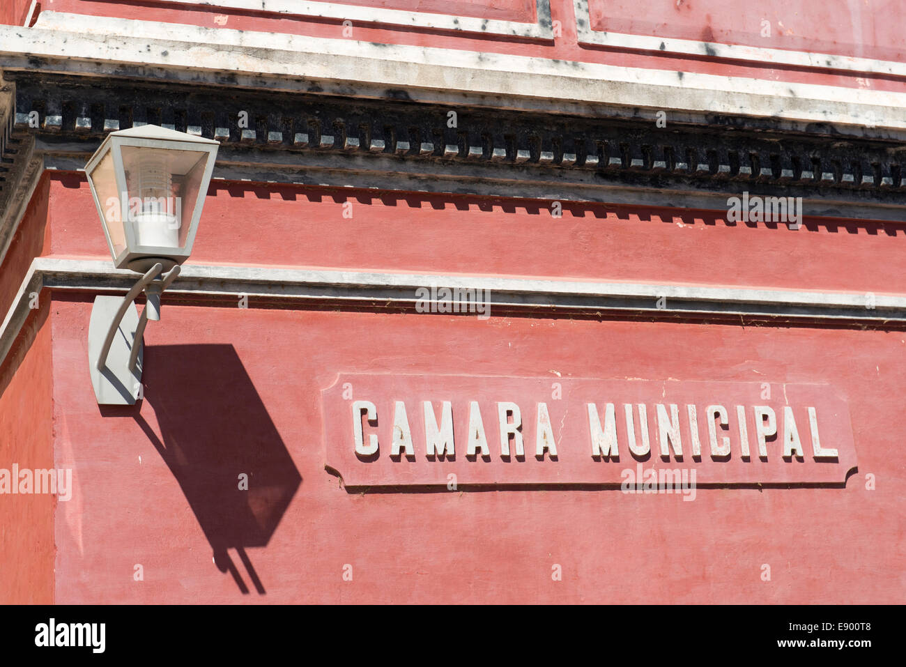 Portugal Algarve Tavira späten Bronzezeit Port umgebaut c 18.Jahrhundert Gebäude Eigenschaft Detail Camara Municipal-Straßenlaterne Stockfoto