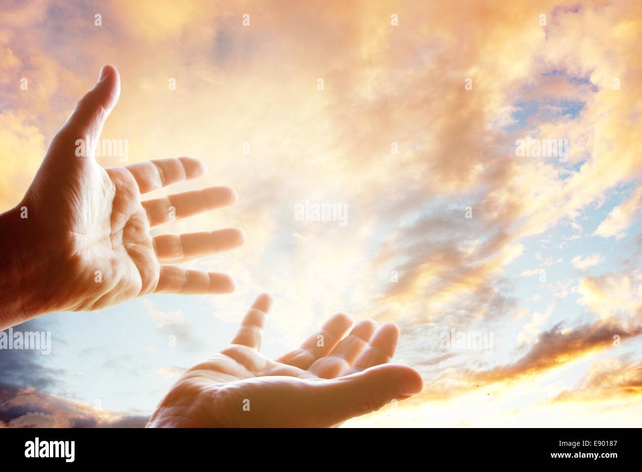 Hände nach dem Himmel greifen Stockfoto Hände nach dem Himmel greifen Stockfoto
