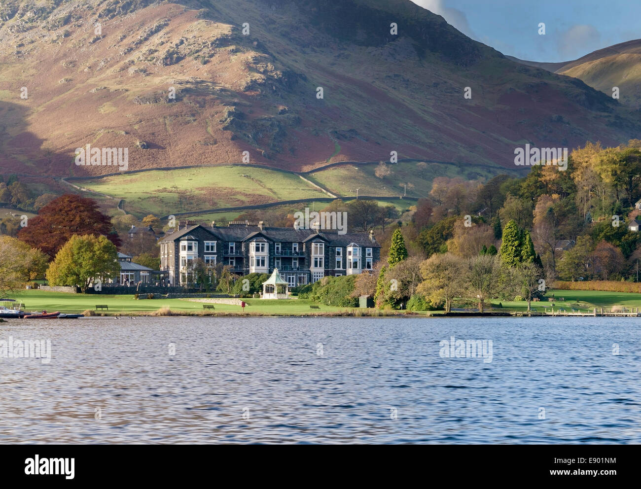 Gasthof am See-Hotel am Ufer des Lake Ullswater in Glenridding, Lake District, Cumbria, England, UK Stockfoto