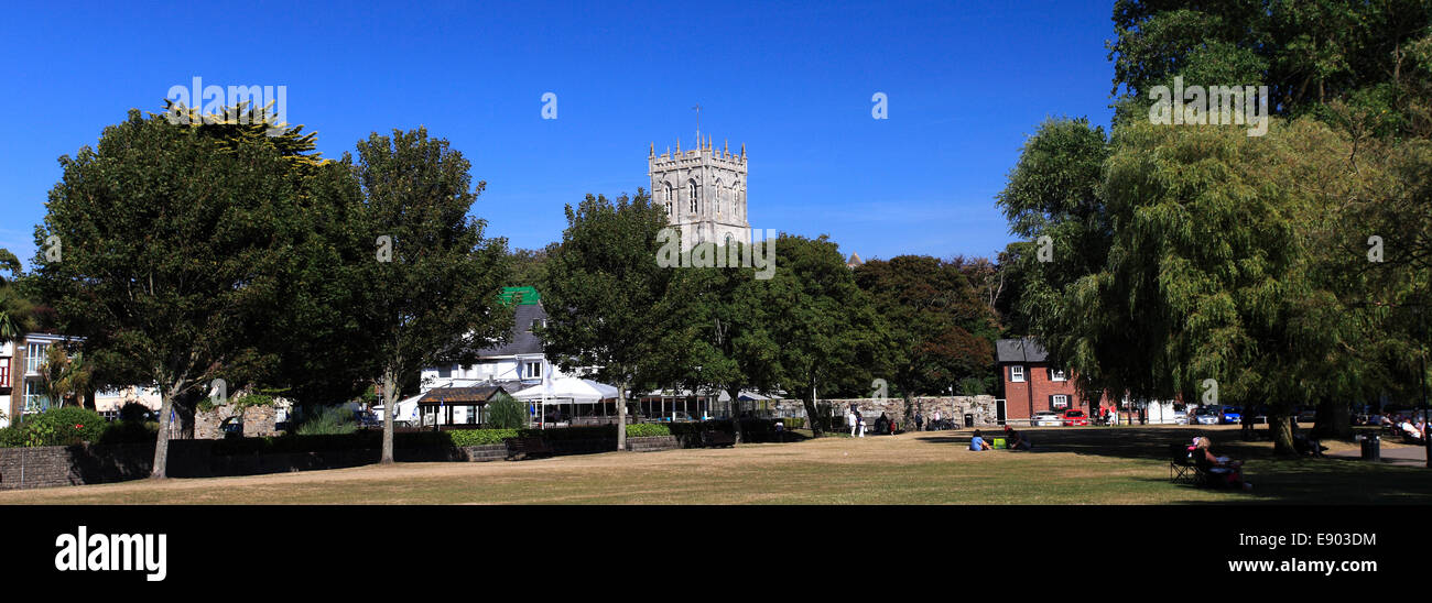 Sommer-Blick über Christchurch Priory, Stadt Christchurch, Dorset County; England, Großbritannien, Vereinigtes Königreich Stockfoto