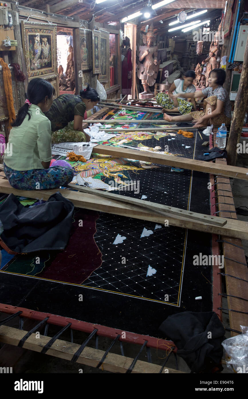 Frauen weben einen Teppich aus mythologischen Thema Stockfoto