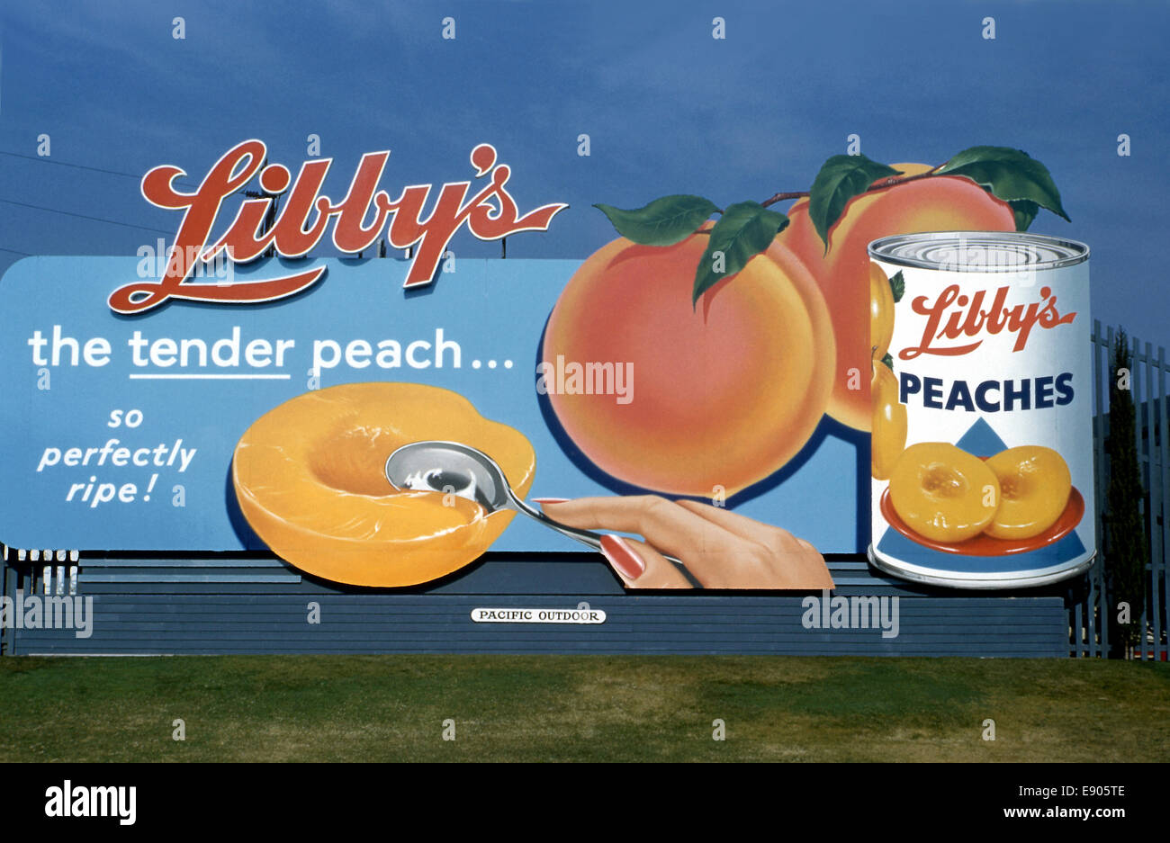 Billboard Förderung Libbys Dosenpfirsiche ca. 1960 Stockfoto