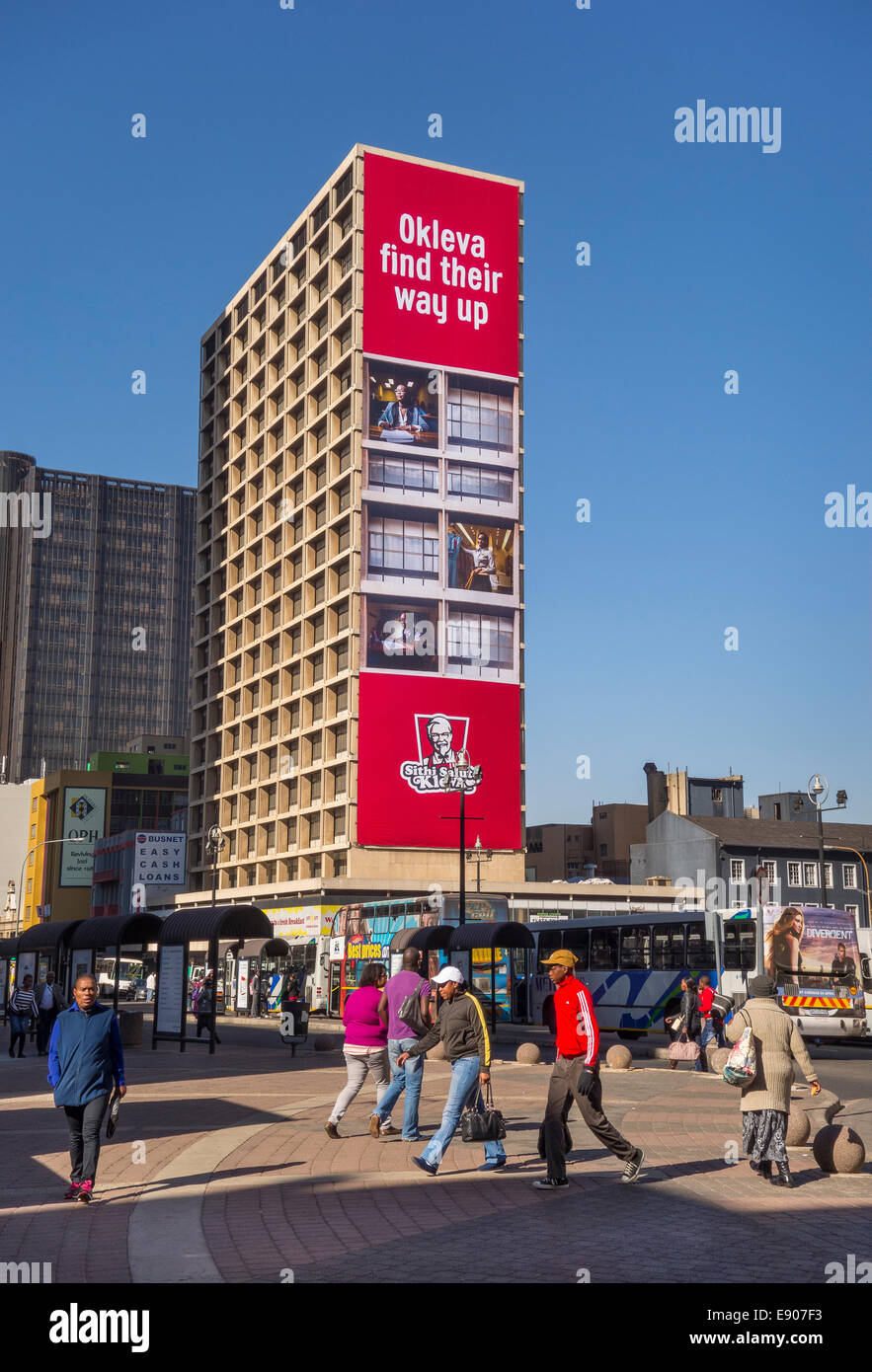 JOHANNESBURG, Südafrika - Gebäude in Gandhi Square in der Innenstadt entfernt. Stockfoto