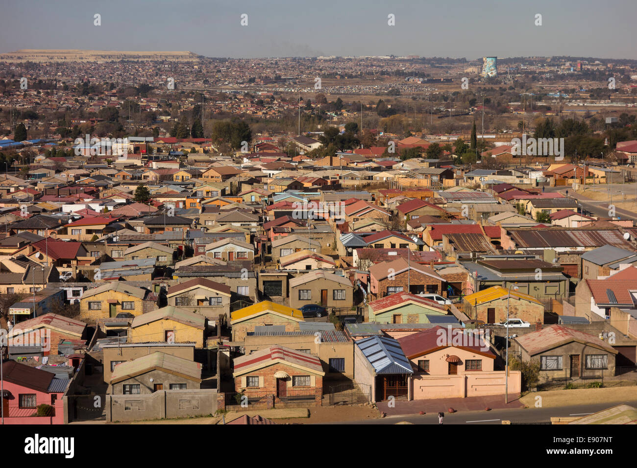 SOWETO, JOHANNESBURG, Südafrika - Ansicht der Jabulani Nachbarschaft in Soweto Township. Stockfoto