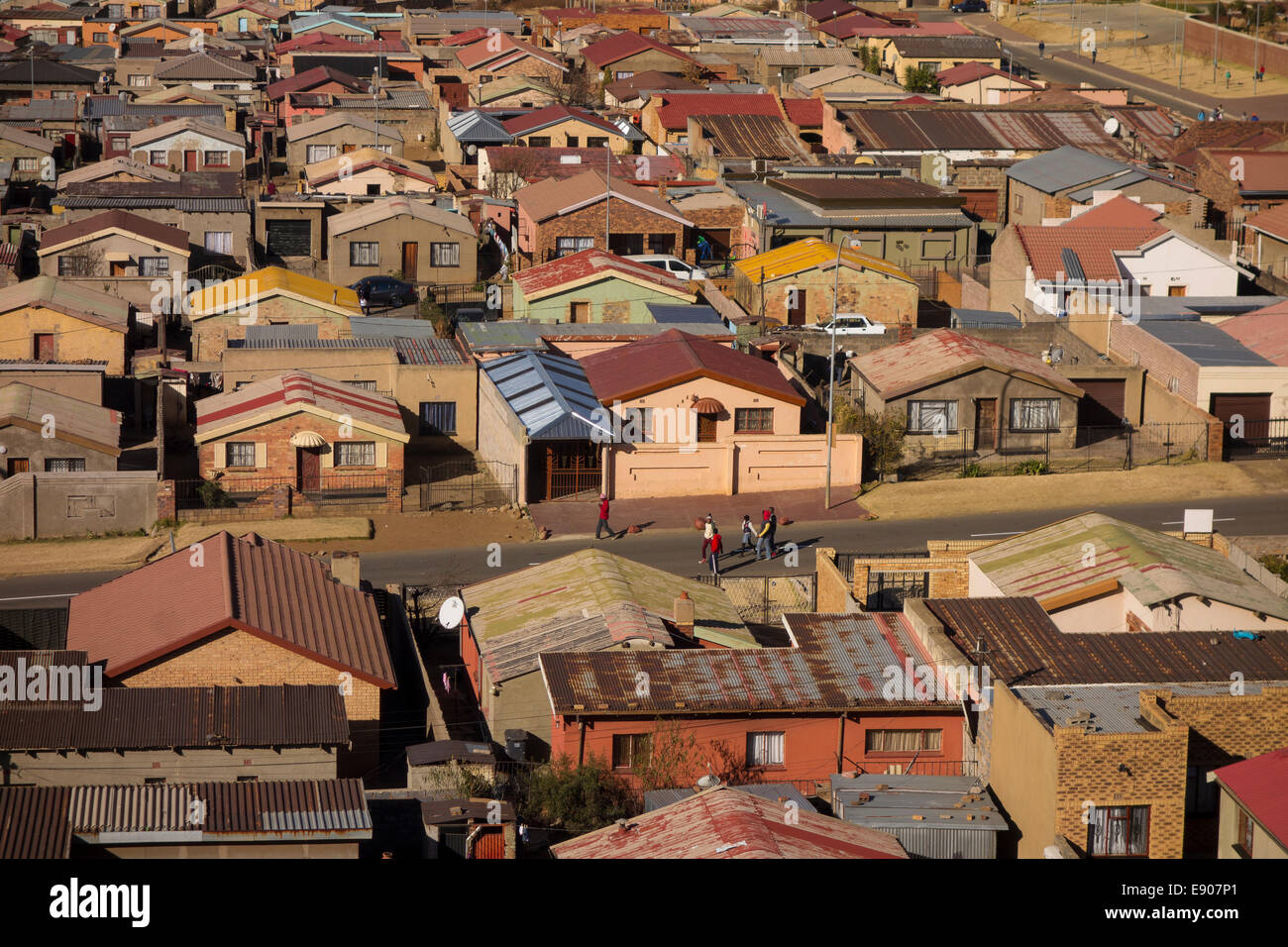 SOWETO, JOHANNESBURG, Südafrika - Ansicht der Jabulani Nachbarschaft in Soweto Township. Stockfoto