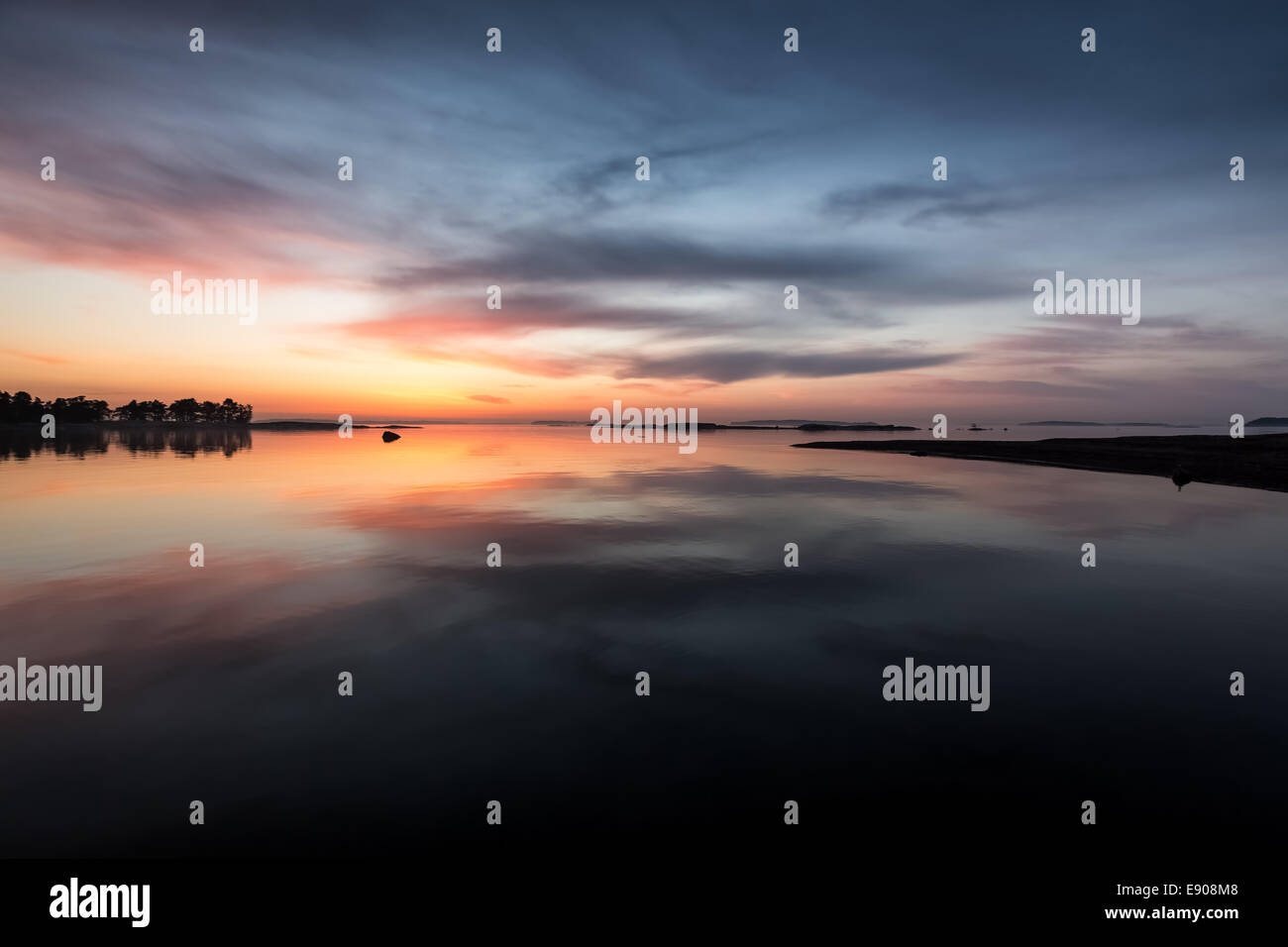 Sonnenaufgang auf Hattusaari Insel, Helsinki, Finnland, Europa, EU Stockfoto