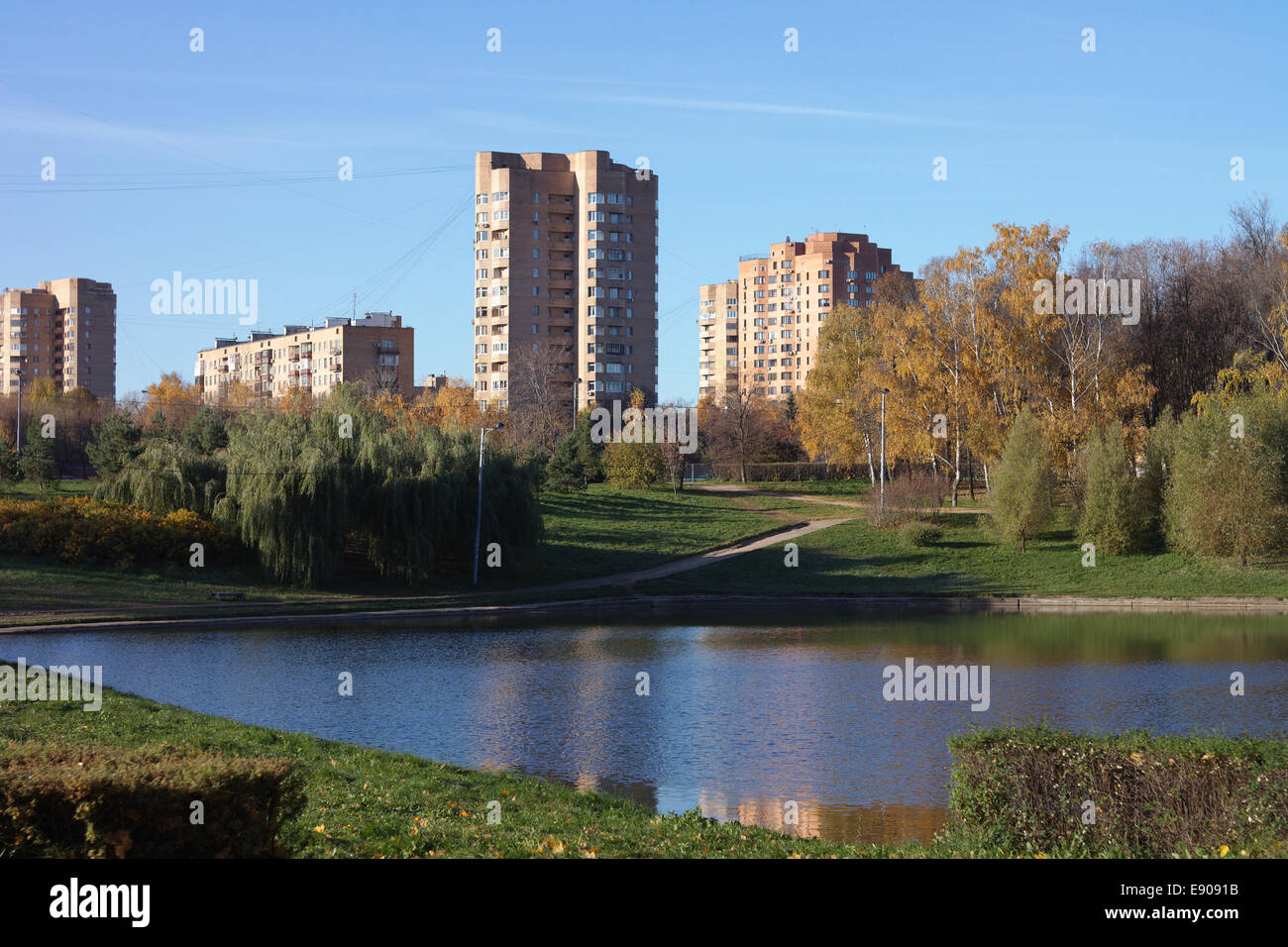 Herbst Wasser Himmel Baum Park Herbst Stockfoto