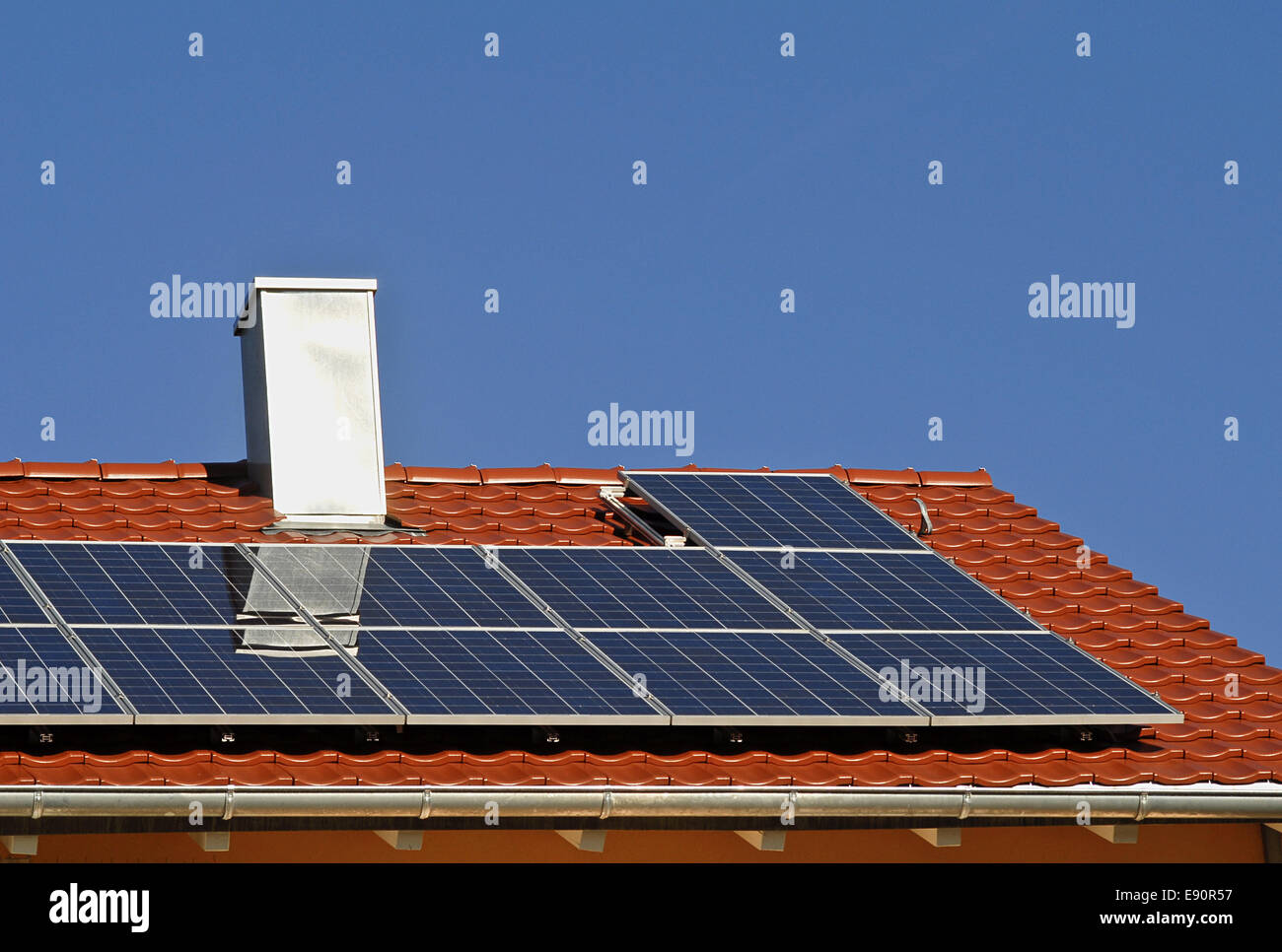 Neubau mit solar-Energie Stockfoto